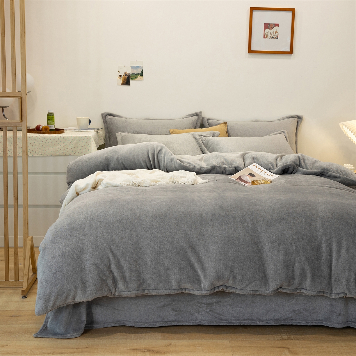 91家纺网 家纺一手货源 找家纺 兰紫橙家纺 2025新款双面绒纯色双拼牛奶绒四件套 浅灰