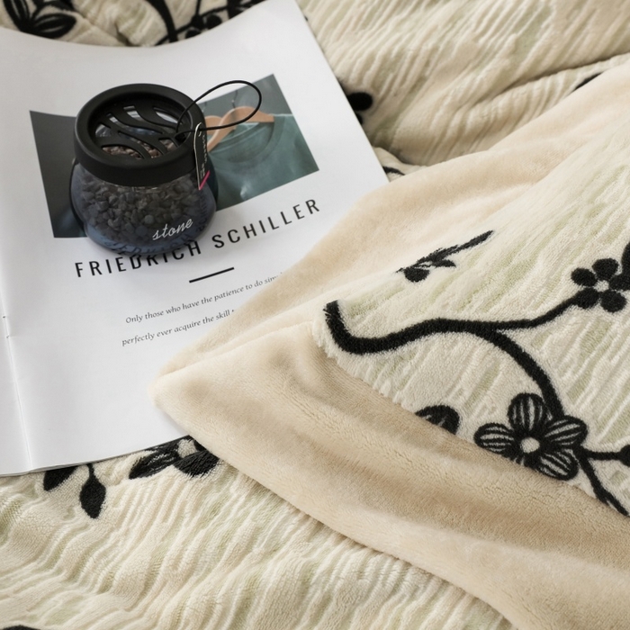 91家纺网 家纺一手货源 找家纺 （总）千姿坊 2025新款冬季雕花牛奶绒加厚保暖四件套复古风轻奢烂花床单被套床上用品