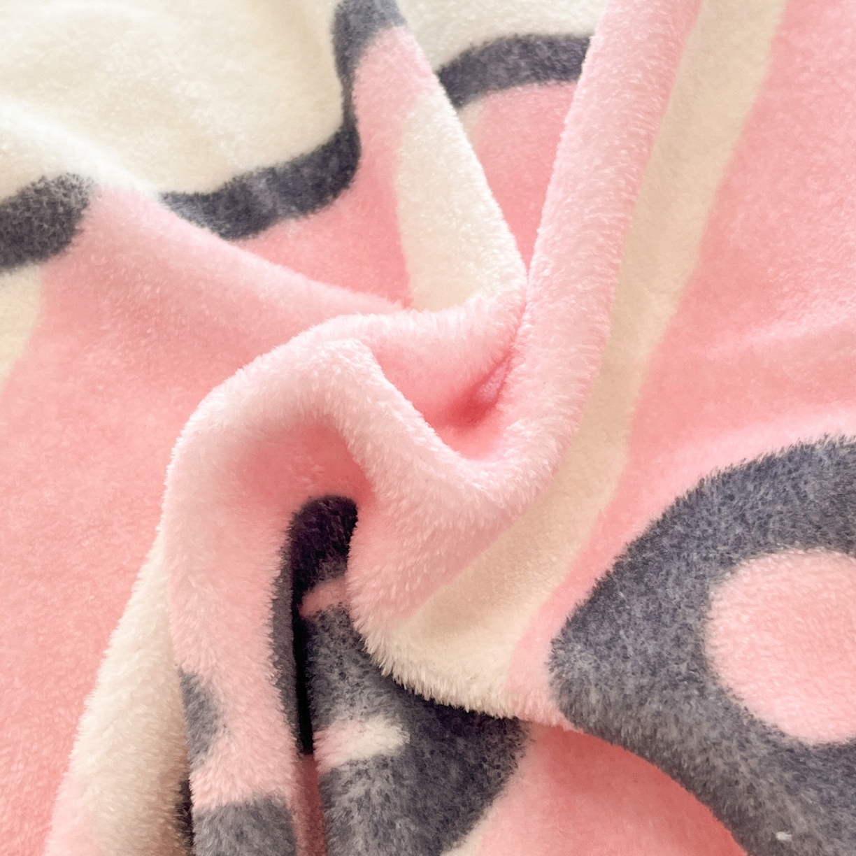 91家纺网 家纺一手货源 找家纺 （总）金爱家 2025新品正版三丽鸥授权大版卡通平网数码印花加厚高克重牛奶绒系列四件套