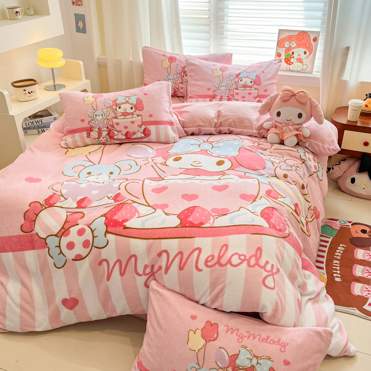 91家纺网 家纺一手货源 找家纺 金爱家 2025新品正版三丽鸥授权大版卡通平网数码印花加厚高克重牛奶绒系列四件套 绒大版-开心美乐蒂