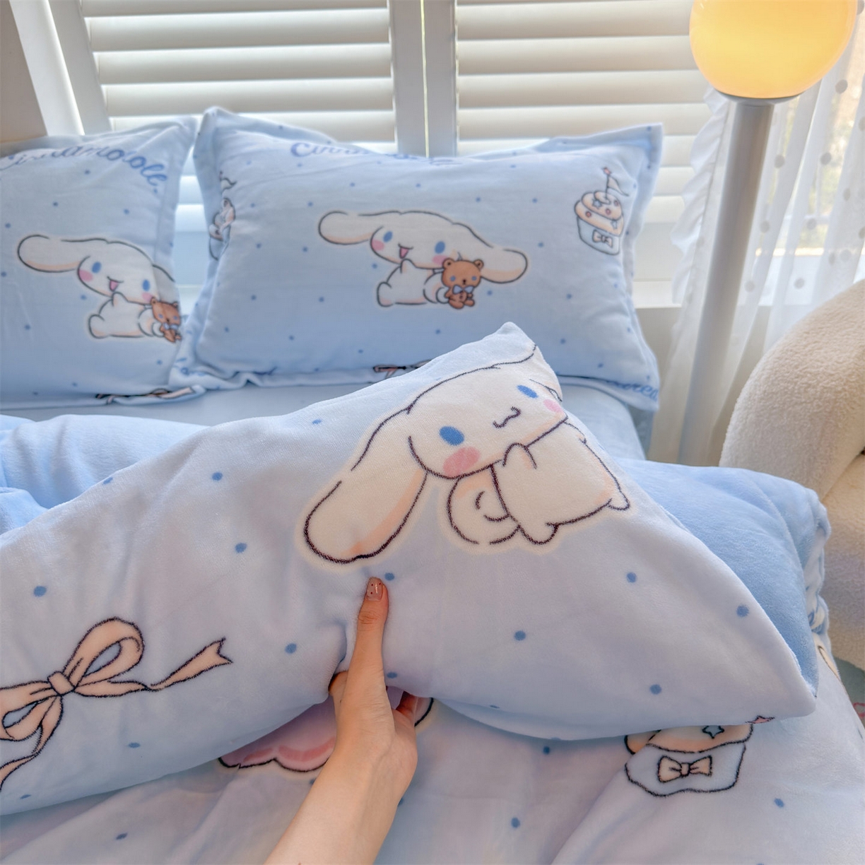 91家纺网 家纺一手货源 找家纺 名兮家居 2025新款经典奥特曼-三丽鸥高克重牛奶绒四件套 甜品大耳狗