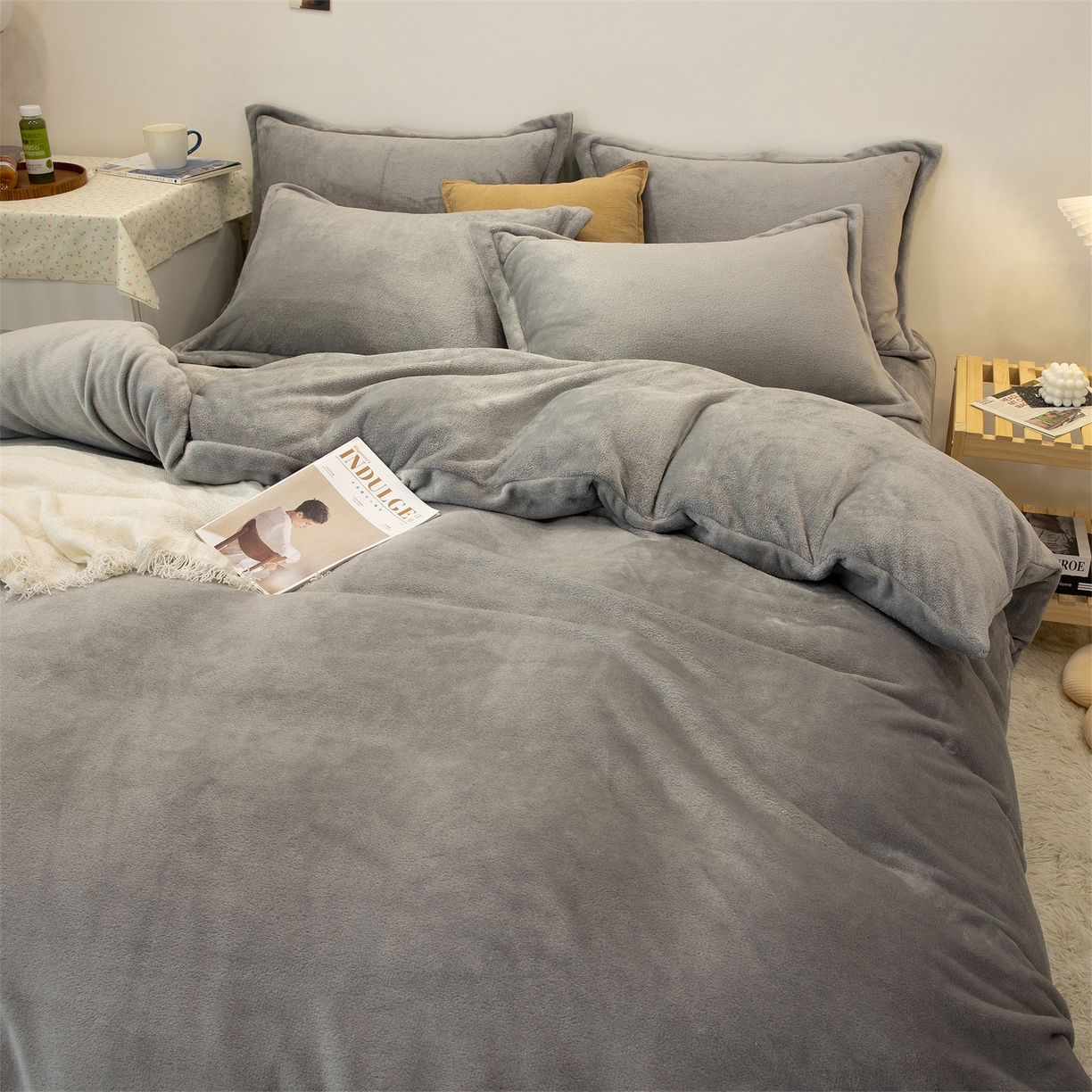 91家纺网 家纺一手货源 找家纺 兰紫橙家纺 2025新款双面绒纯色双拼牛奶绒四件套 浅灰
