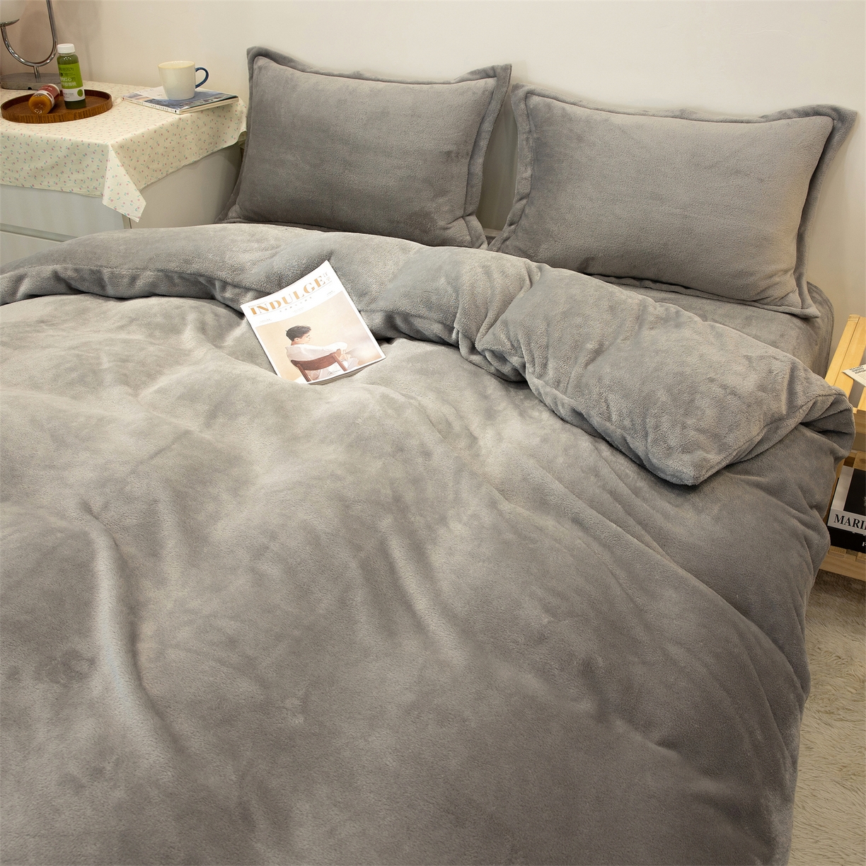 91家纺网 家纺一手货源 找家纺 兰紫橙家纺 2025新款双面绒纯色双拼牛奶绒四件套 浅灰