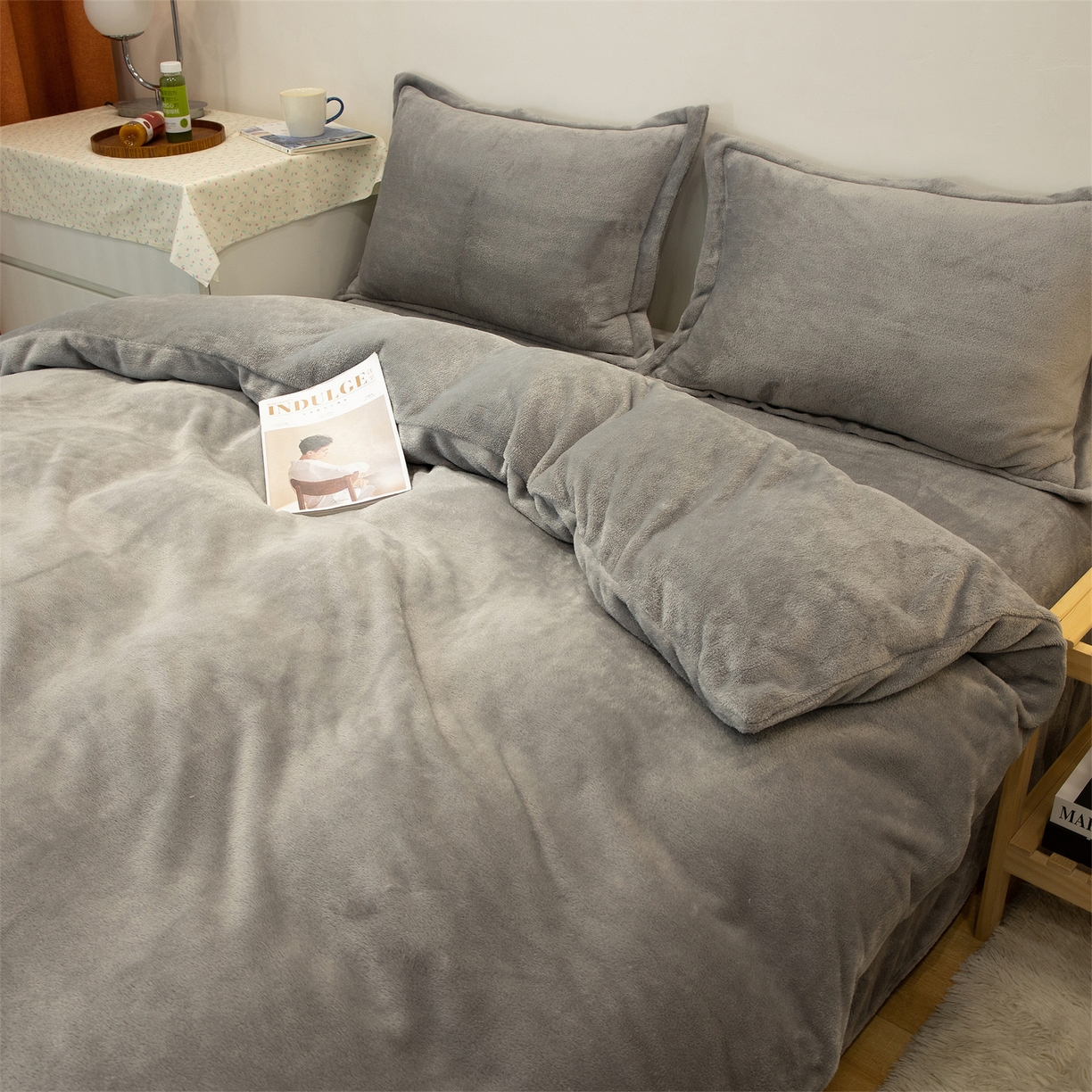 91家纺网 家纺一手货源 找家纺 兰紫橙家纺 2025新款双面绒纯色双拼牛奶绒四件套 浅灰