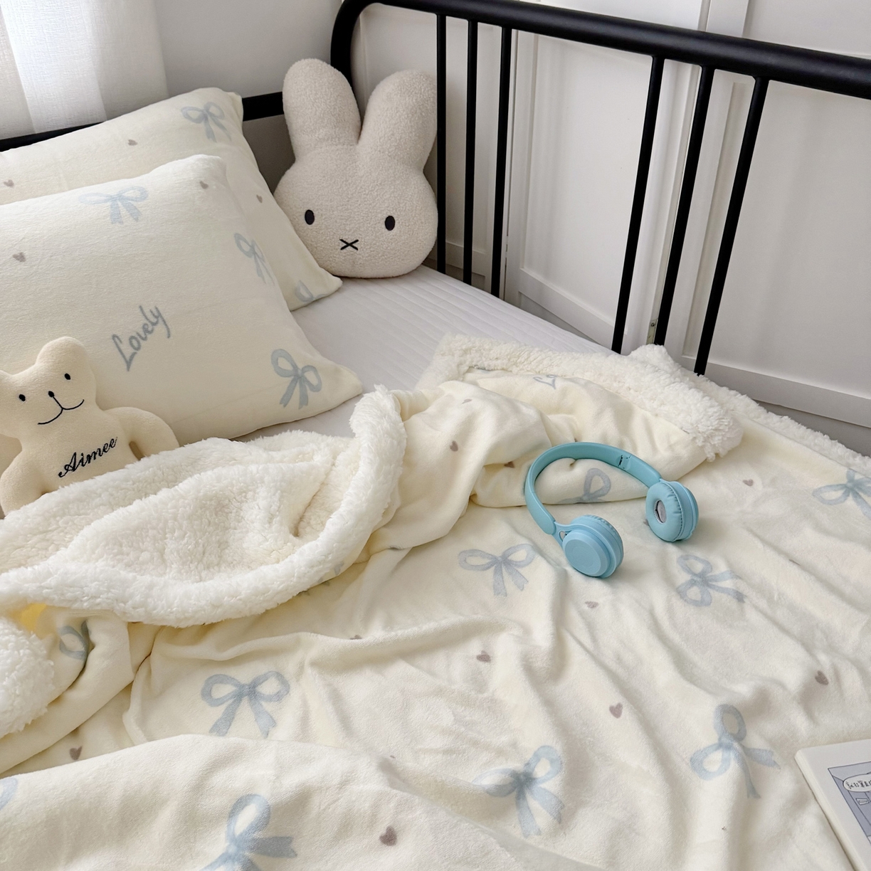 91家纺网 家纺一手货源 找家纺 航途席业 2025新款200g牛奶绒羊羔绒毛毯 蓝色蝴蝶结