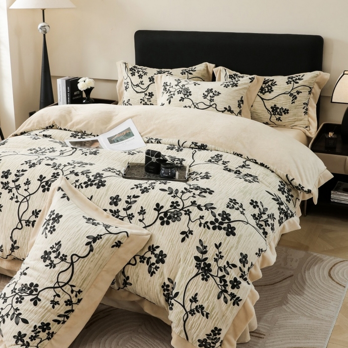 91家纺网 家纺一手货源 找家纺 （总）千姿坊 2025新款冬季雕花牛奶绒加厚保暖四件套复古风轻奢烂花床单被套床上用品