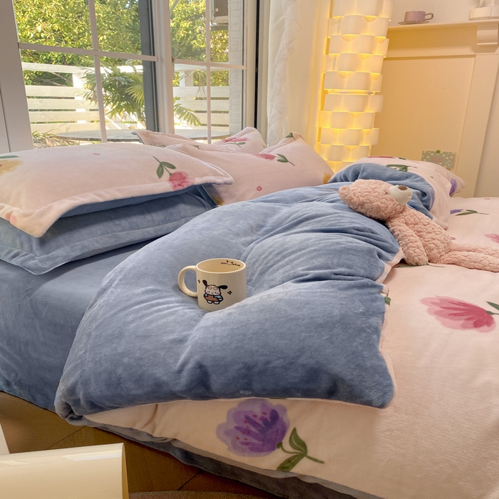 91家纺网 家纺一手货源 找家纺 喜梦缘 2025年新款大版小版卡通牛奶绒四件套 郁金香