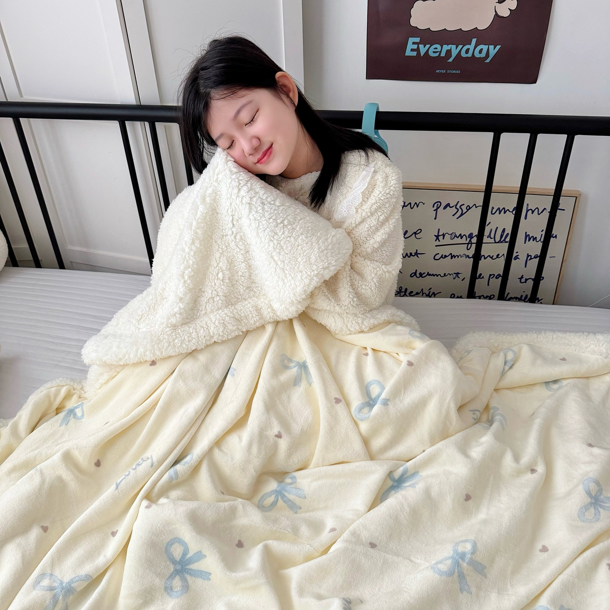 91家纺网 家纺一手货源 找家纺 航途席业 2025新款200g牛奶绒羊羔绒毛毯 蓝色蝴蝶结