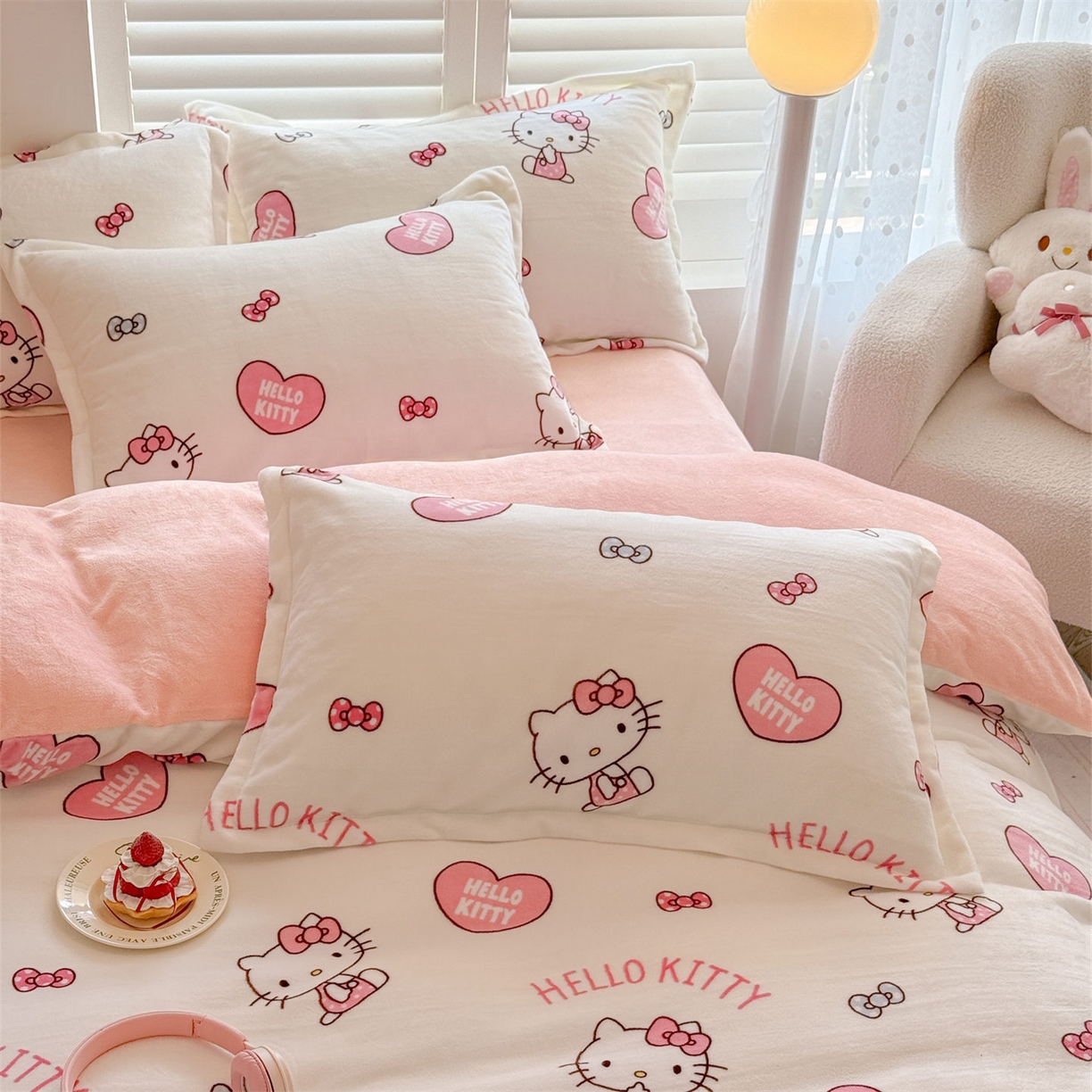 91家纺网 家纺一手货源 找家纺 名兮家居 2025新款经典奥特曼-三丽鸥高克重牛奶绒四件套 甜心kt