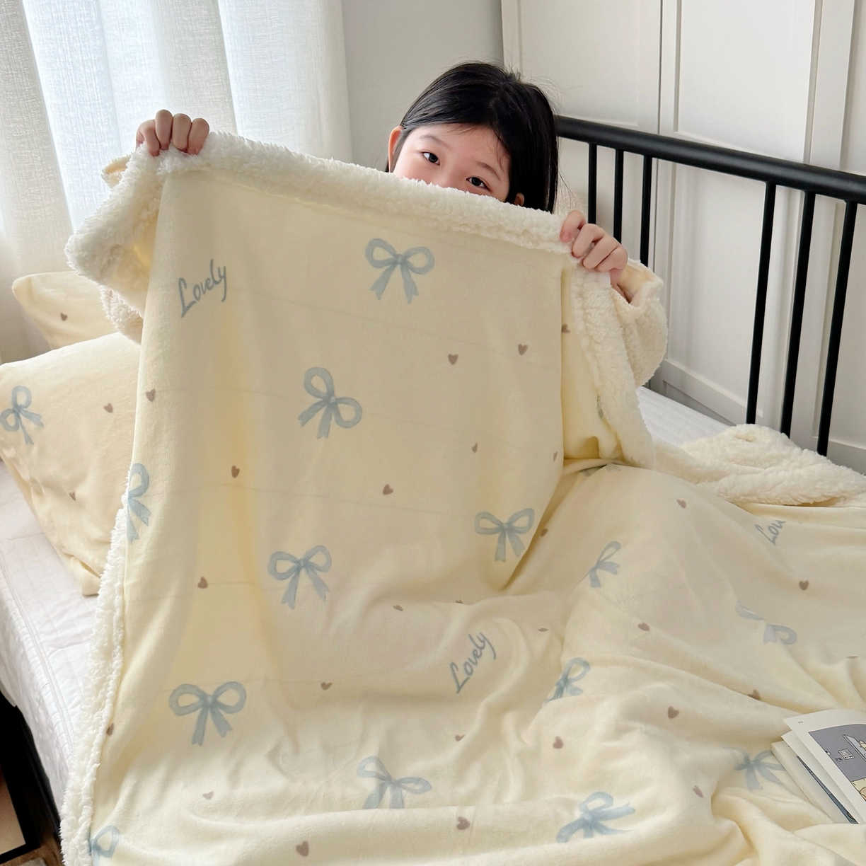 91家纺网 家纺一手货源 找家纺 航途席业 2025新款200g牛奶绒羊羔绒毛毯 蓝色蝴蝶结