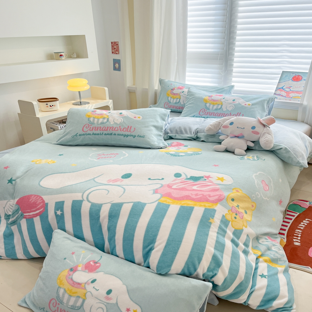 91家纺网 家纺一手货源 找家纺 金爱家 2025新品正版三丽鸥授权大版卡通平网数码印花加厚高克重牛奶绒系列四件套 绒大版-蛋糕大耳狗