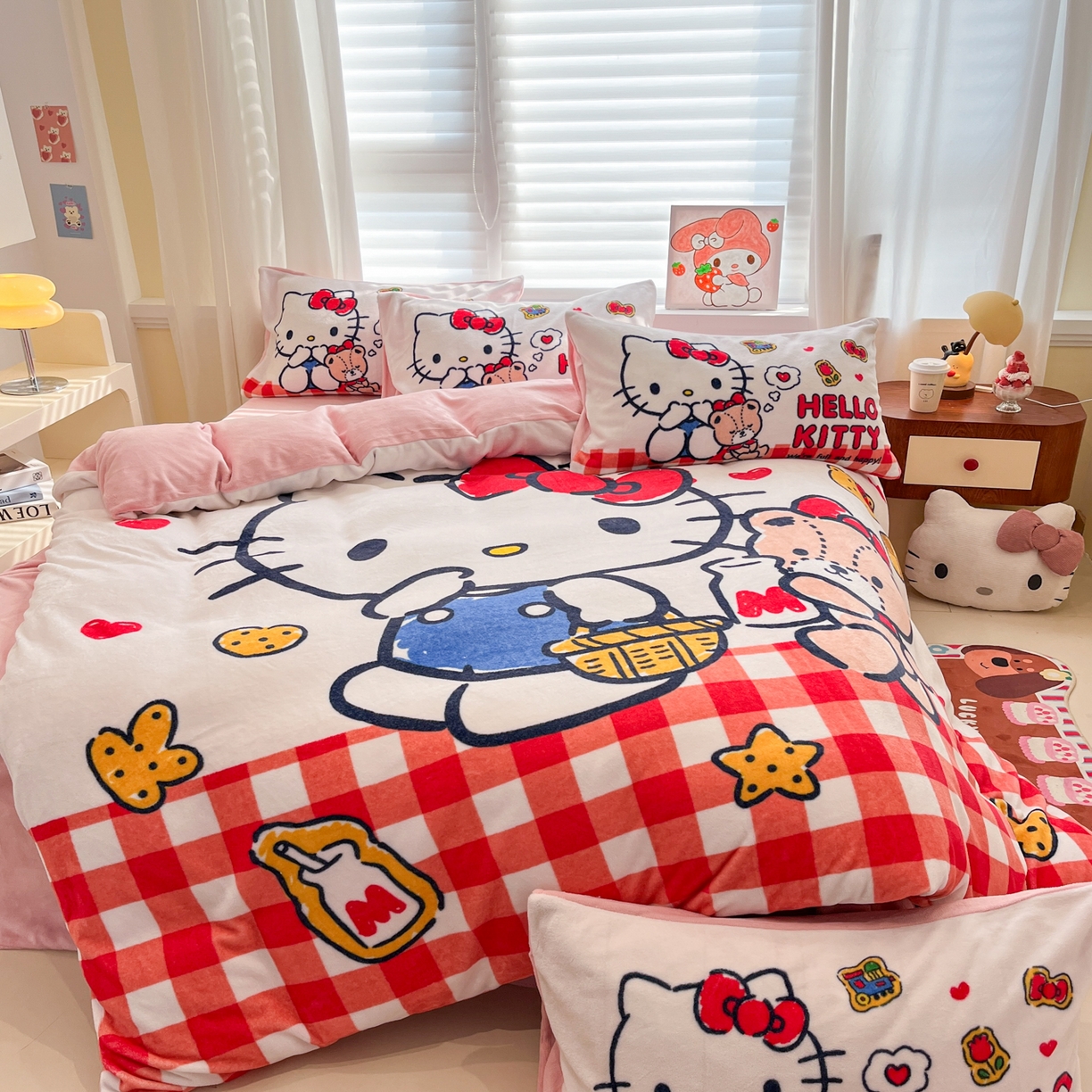 91家纺网 家纺一手货源 找家纺 金爱家 2025新品正版三丽鸥授权大版卡通平网数码印花加厚高克重牛奶绒系列四件套 绒大版-甜心kt