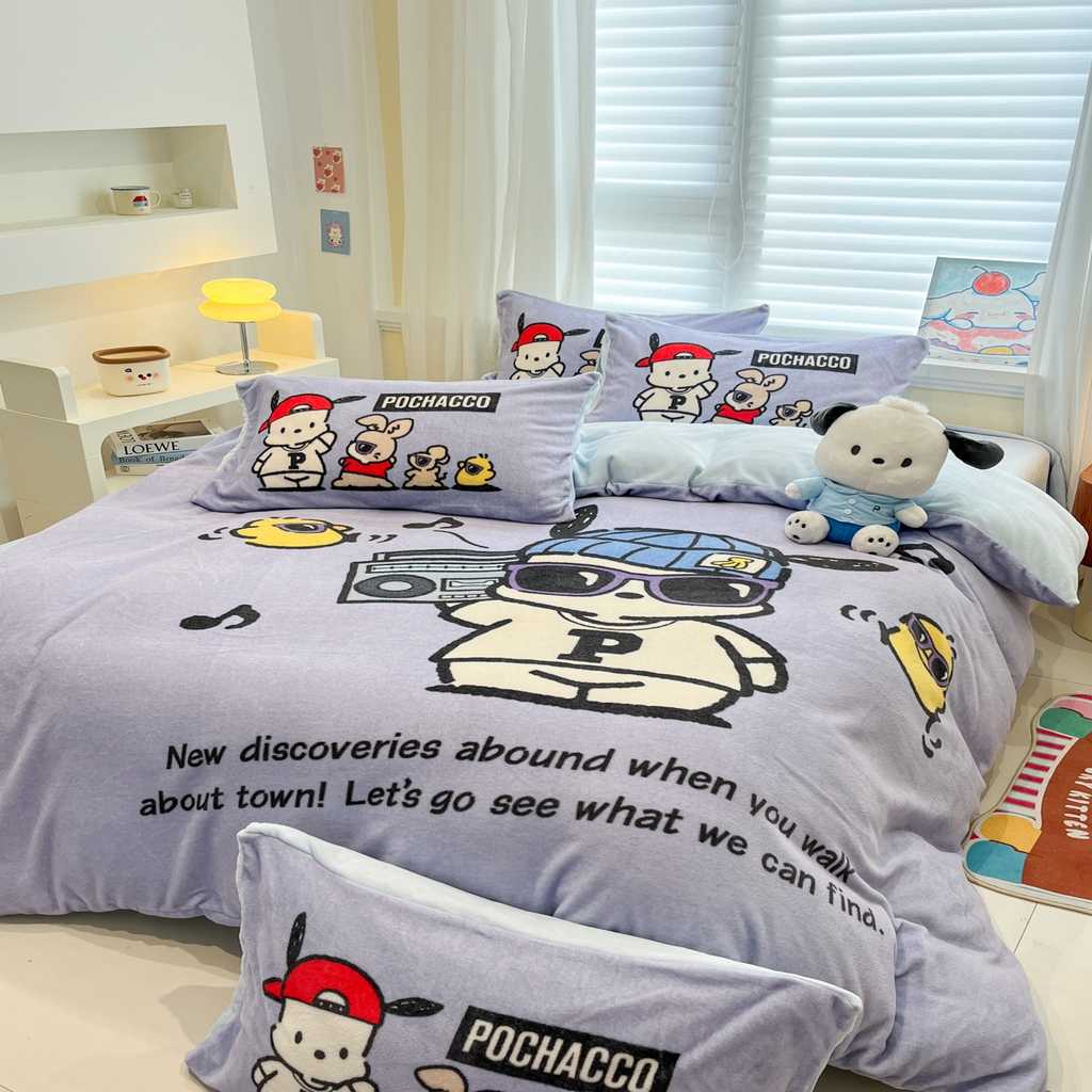 91家纺网 家纺一手货源 找家纺 金爱家 2025新品正版三丽鸥授权大版卡通平网数码印花加厚高克重牛奶绒系列四件套 绒大版-眼睛酷酷狗