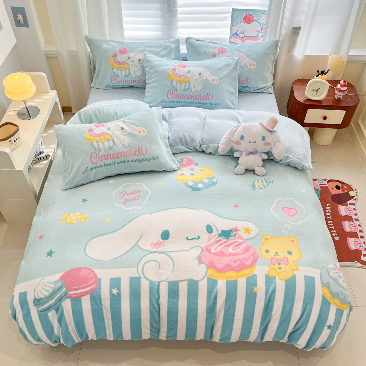 91家纺网 家纺一手货源 找家纺 金爱家 2025新品正版三丽鸥授权大版卡通平网数码印花加厚高克重牛奶绒系列四件套 绒大版-蛋糕大耳狗