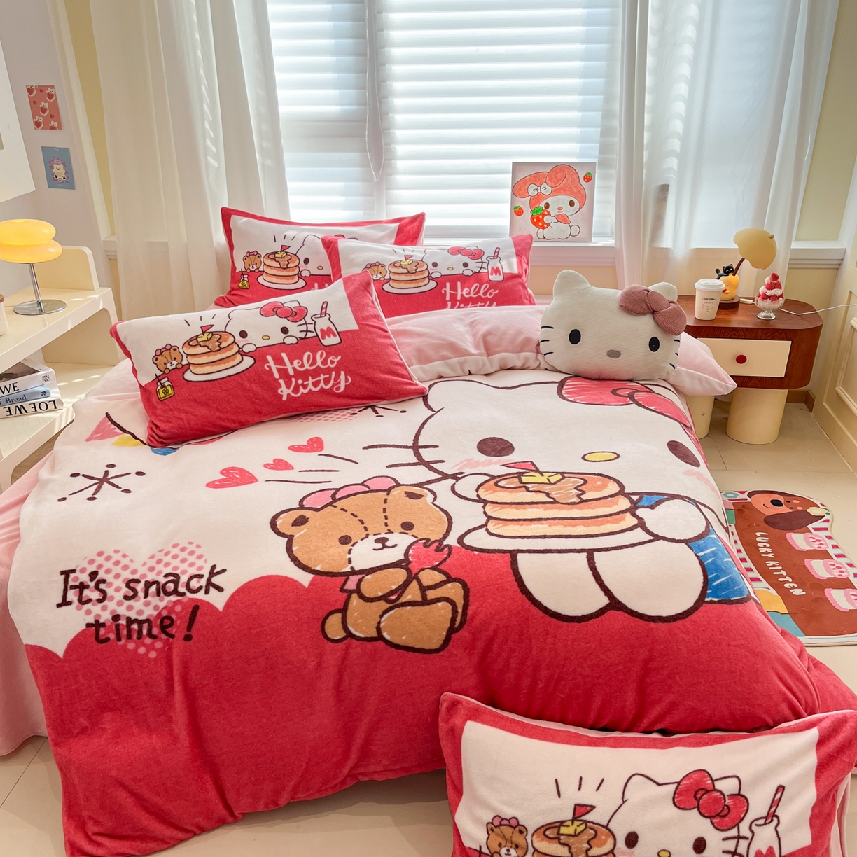 91家纺网 家纺一手货源 找家纺 金爱家 2025新品正版三丽鸥授权大版卡通平网数码印花加厚高克重牛奶绒系列四件套 绒大版-蛋糕kt