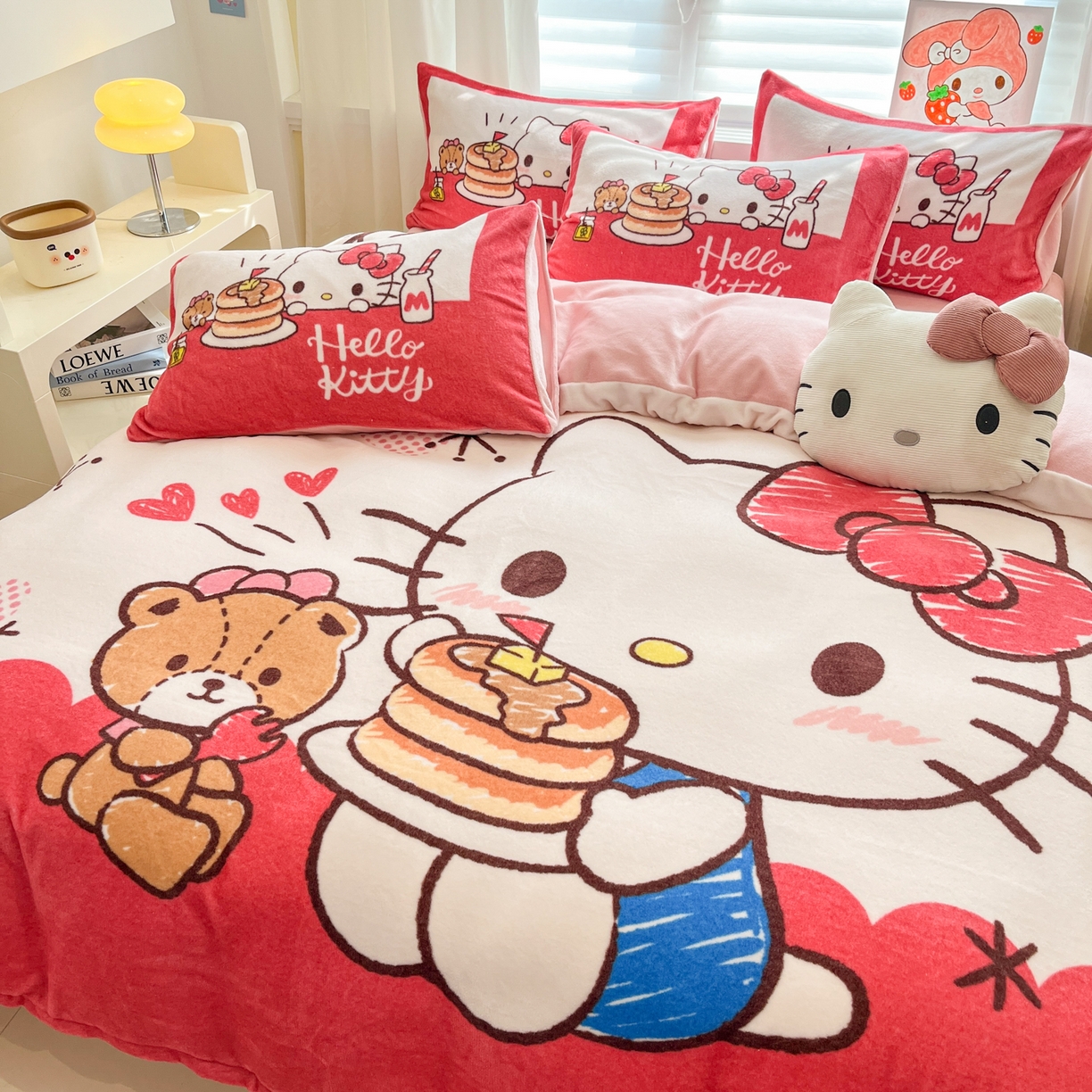 91家纺网 家纺一手货源 找家纺 金爱家 2025新品正版三丽鸥授权大版卡通平网数码印花加厚高克重牛奶绒系列四件套 绒大版-蛋糕kt