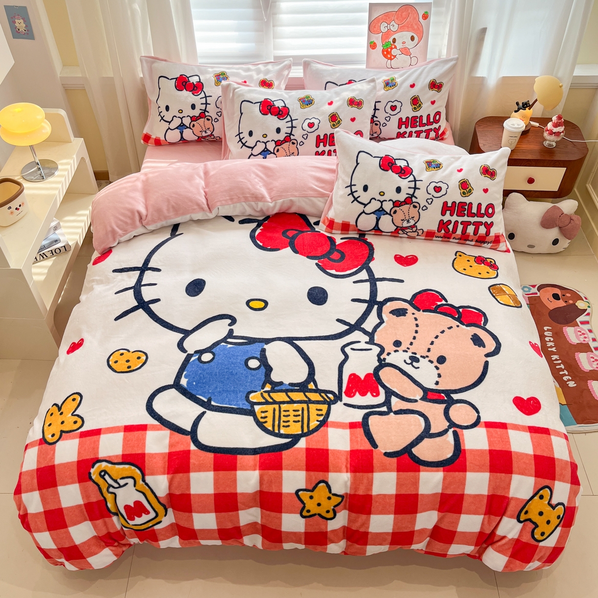 91家纺网 家纺一手货源 找家纺 金爱家 2025新品正版三丽鸥授权大版卡通平网数码印花加厚高克重牛奶绒系列四件套 绒大版-甜心kt