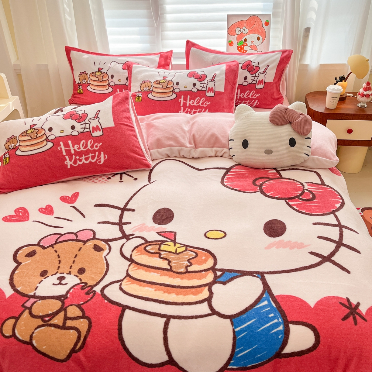 91家纺网 家纺一手货源 找家纺 金爱家 2025新品正版三丽鸥授权大版卡通平网数码印花加厚高克重牛奶绒系列四件套 绒大版-蛋糕kt