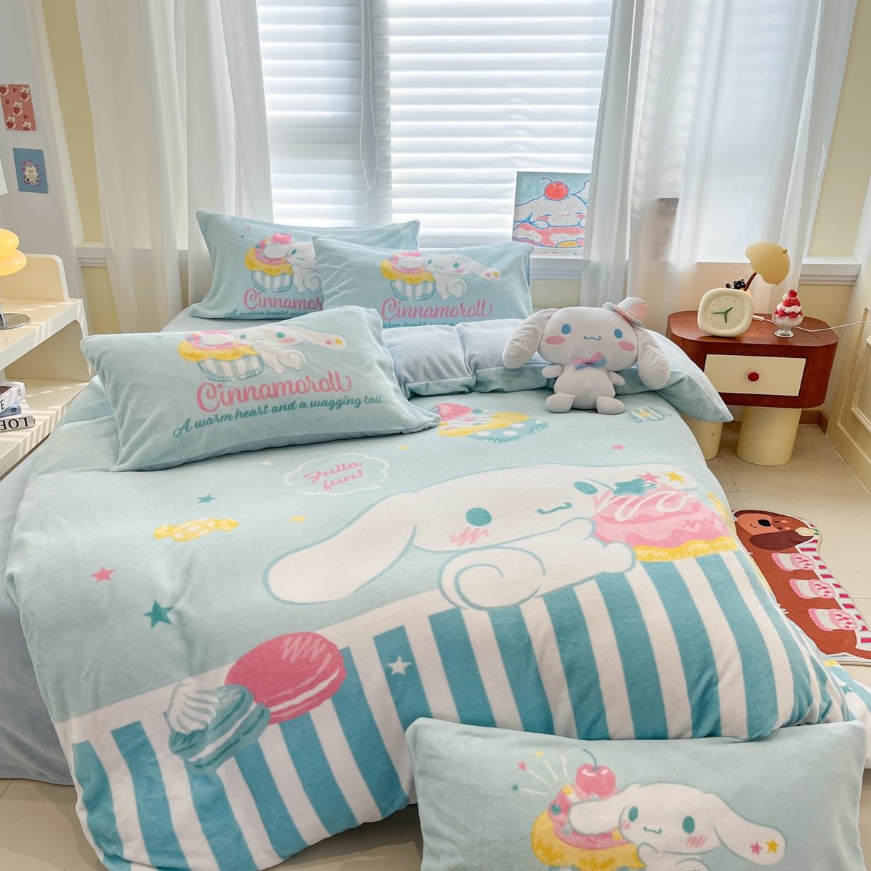 91家纺网 家纺一手货源 找家纺 金爱家 2025新品正版三丽鸥授权大版卡通平网数码印花加厚高克重牛奶绒系列四件套 绒大版-蛋糕大耳狗