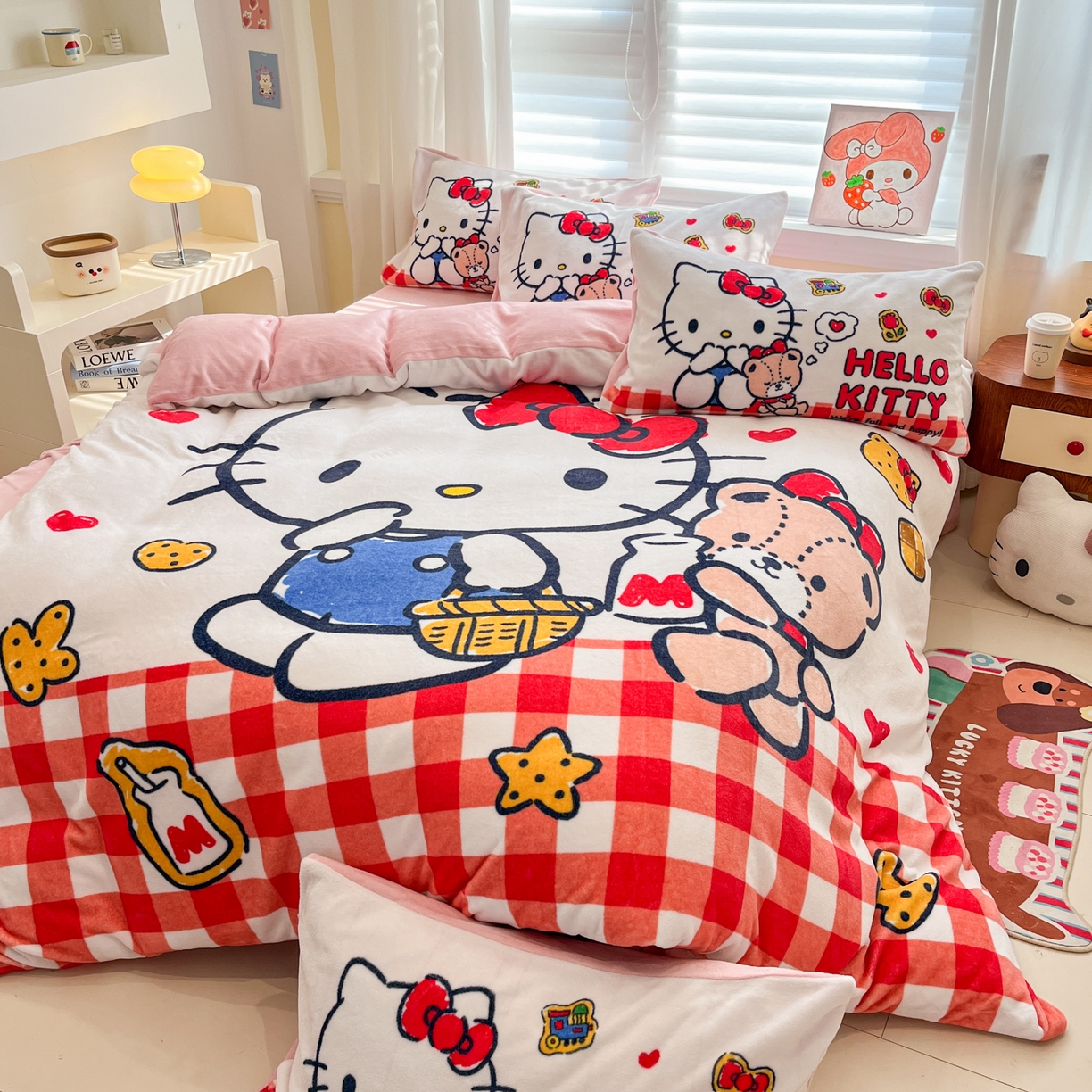 91家纺网 家纺一手货源 找家纺 金爱家 2025新品正版三丽鸥授权大版卡通平网数码印花加厚高克重牛奶绒系列四件套 绒大版-甜心kt