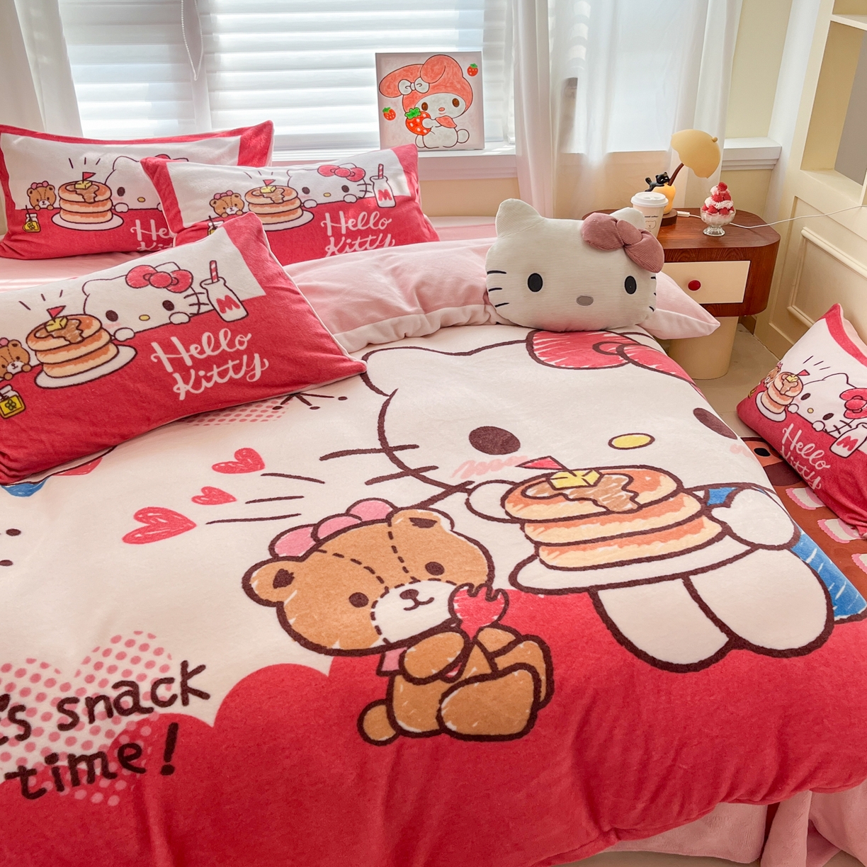 91家纺网 家纺一手货源 找家纺 金爱家 2025新品正版三丽鸥授权大版卡通平网数码印花加厚高克重牛奶绒系列四件套 绒大版-蛋糕kt