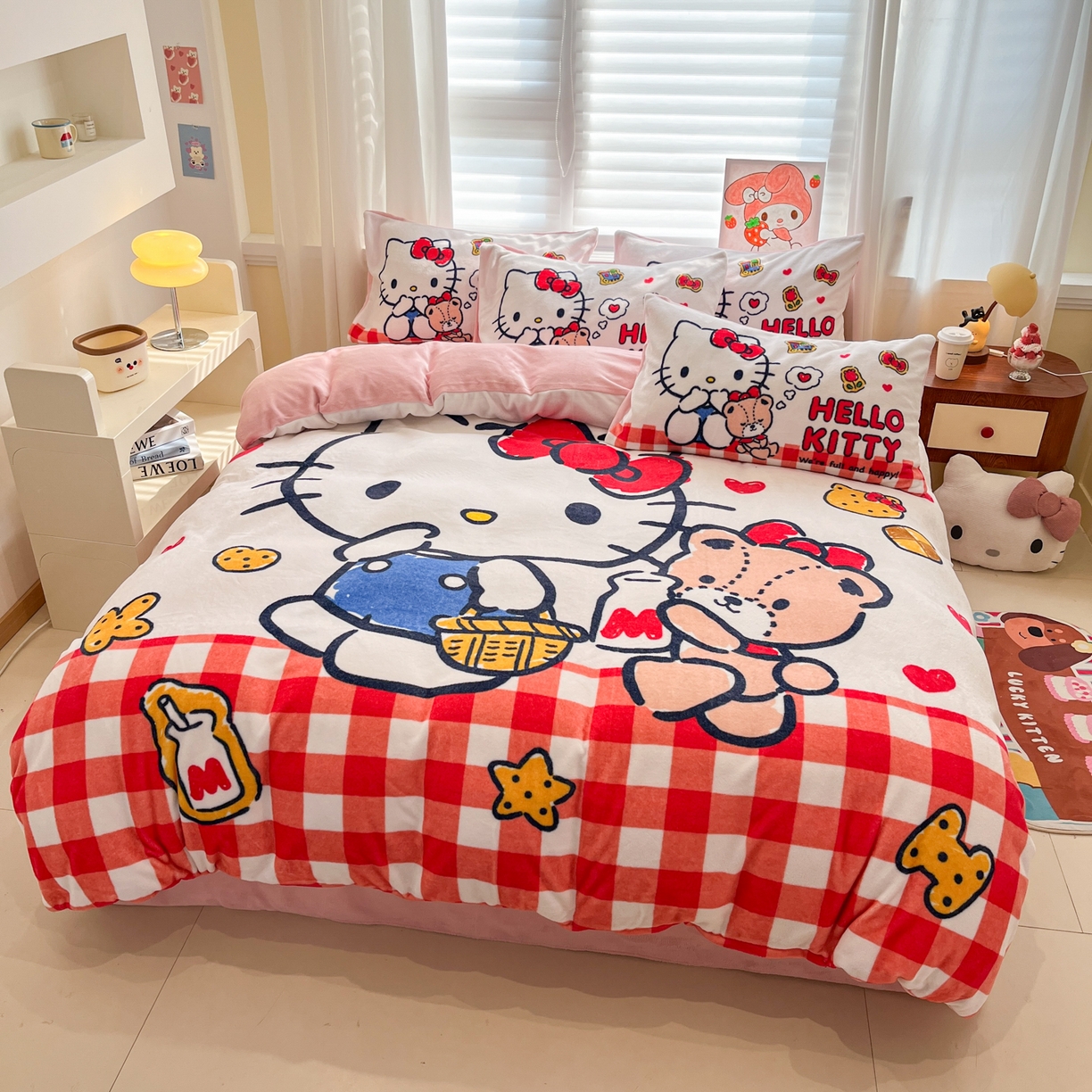 91家纺网 家纺一手货源 找家纺 金爱家 2025新品正版三丽鸥授权大版卡通平网数码印花加厚高克重牛奶绒系列四件套 绒大版-甜心kt