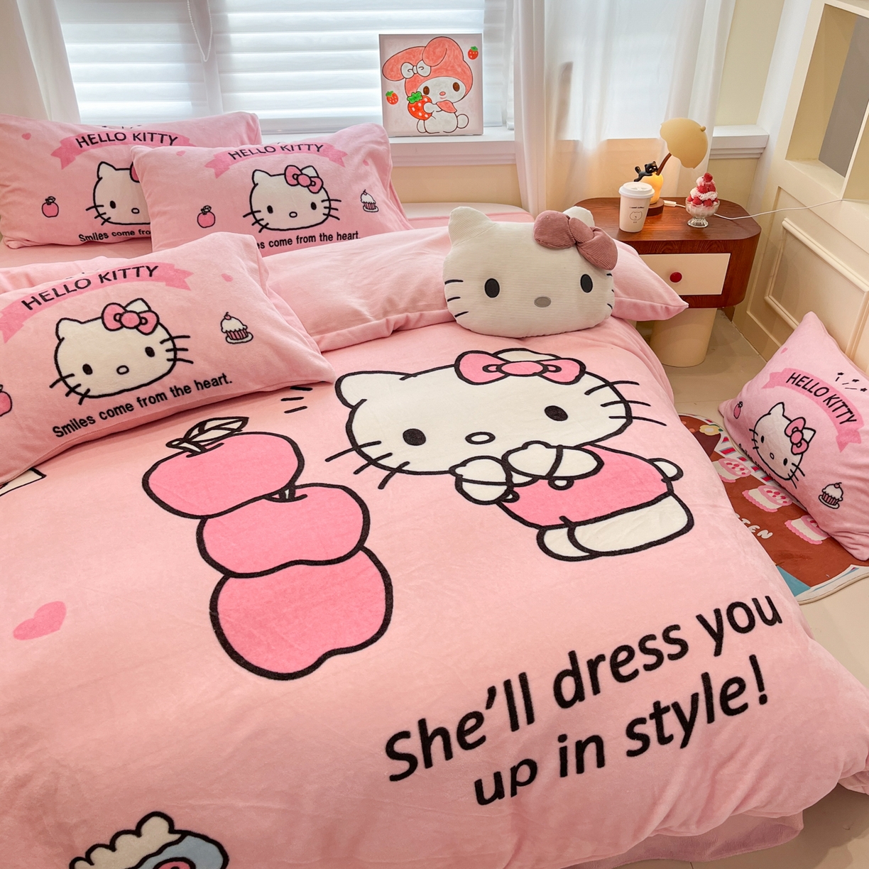 91家纺网 家纺一手货源 找家纺 金爱家 2025新品正版三丽鸥授权大版卡通平网数码印花加厚高克重牛奶绒系列四件套 绒大版-可爱kt猫