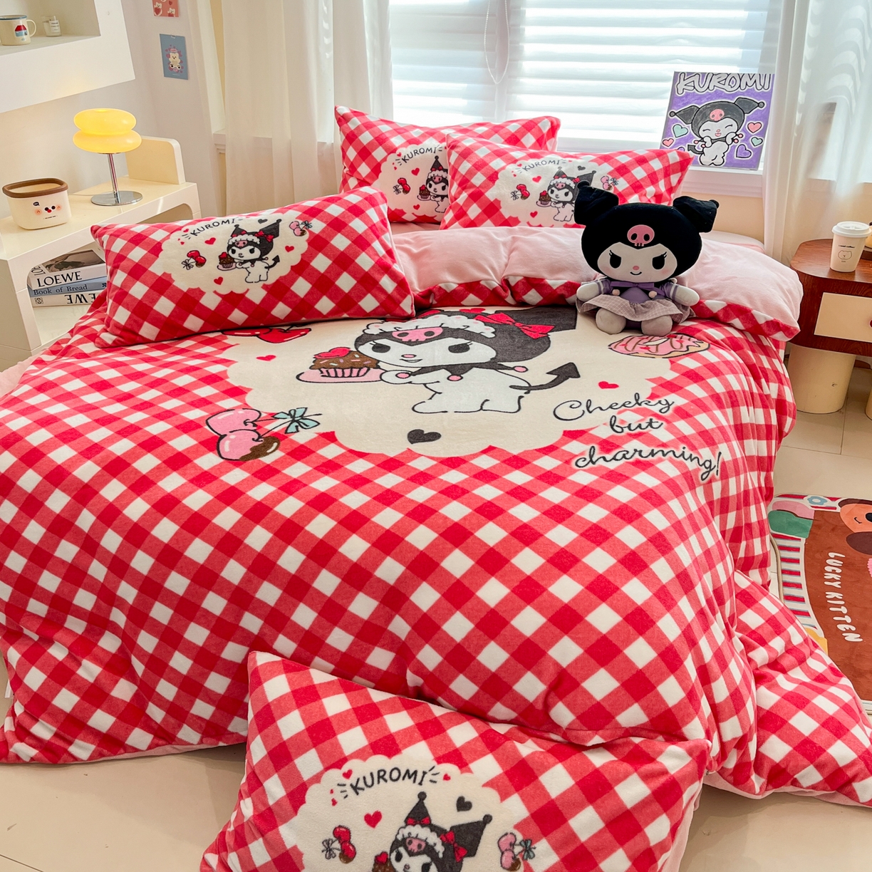 91家纺网 家纺一手货源 找家纺 金爱家 2025新品正版三丽鸥授权大版卡通平网数码印花加厚高克重牛奶绒系列四件套 绒大版-蛋糕库洛米