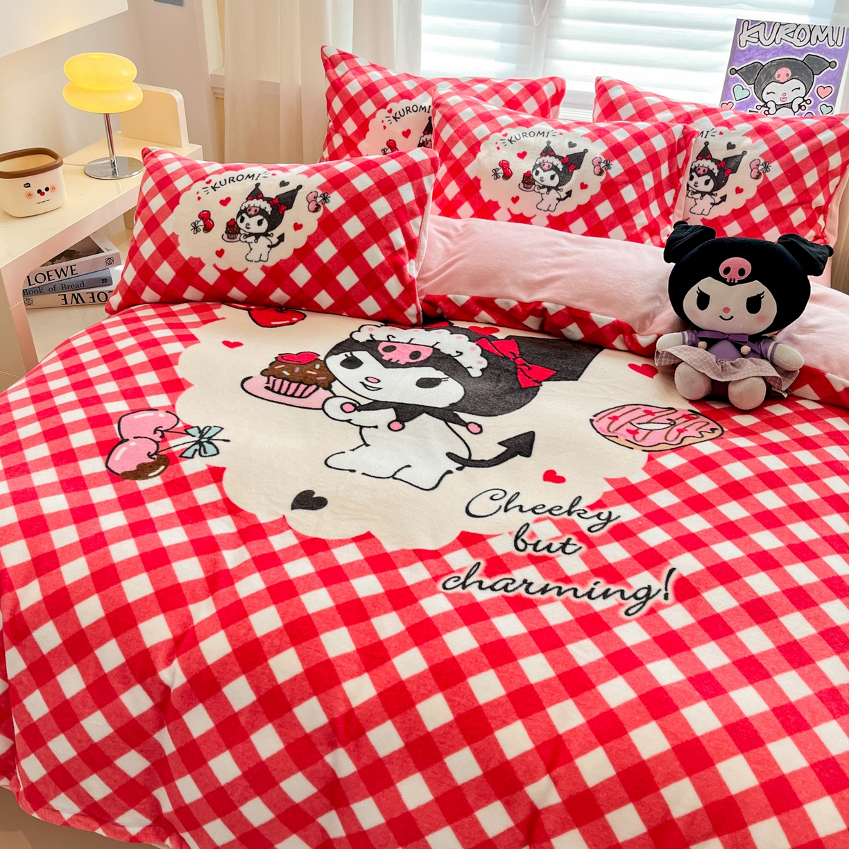 91家纺网 家纺一手货源 找家纺 金爱家 2025新品正版三丽鸥授权大版卡通平网数码印花加厚高克重牛奶绒系列四件套 绒大版-蛋糕库洛米