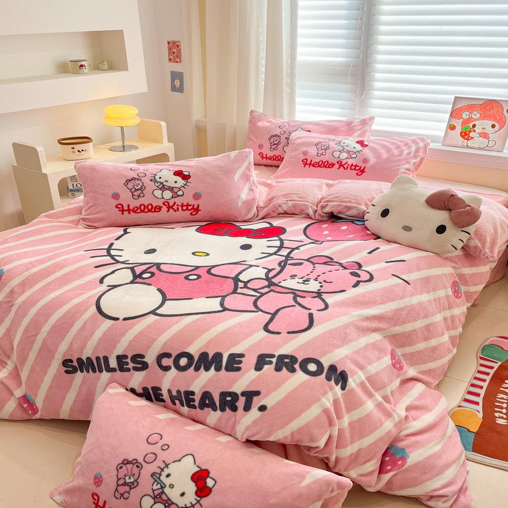 91家纺网 家纺一手货源 找家纺 金爱家 2025新品正版三丽鸥授权大版卡通平网数码印花加厚高克重牛奶绒系列四件套 绒大版-草莓kt