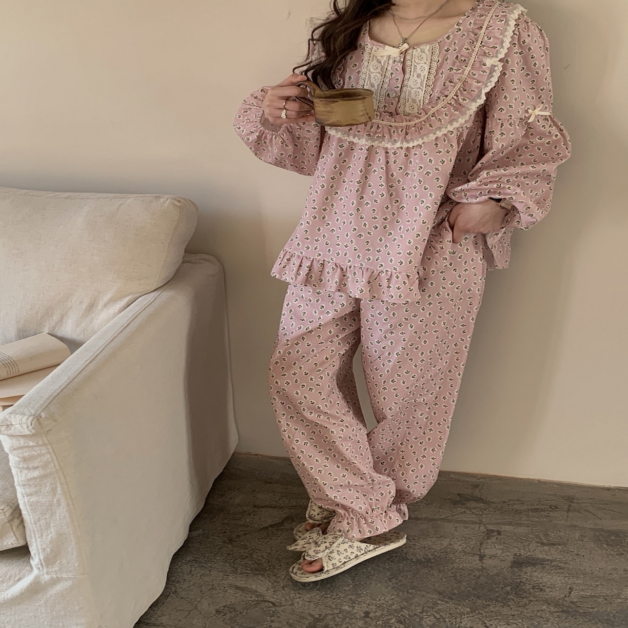 91家纺网 家纺一手货源 找家纺 （总）妍景家居生活馆 2025新款韩系25012-韩系圆领碎花套装粉