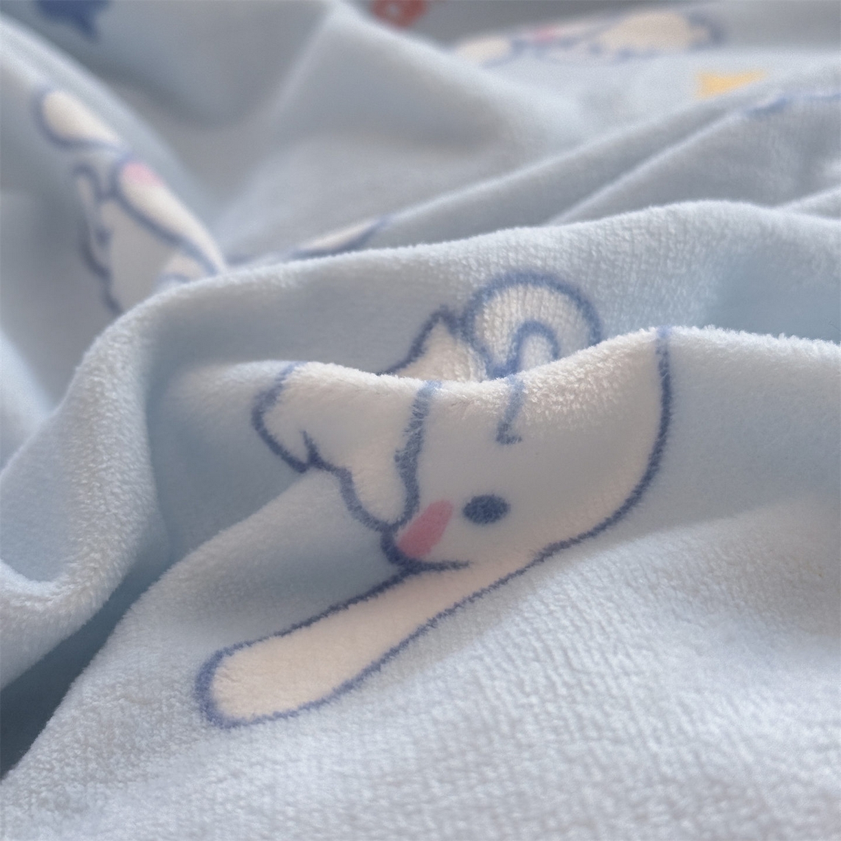 91家纺网 家纺一手货源 找家纺 名兮家居 2025新款经典奥特曼-三丽鸥高克重牛奶绒四件套 星星大耳狗