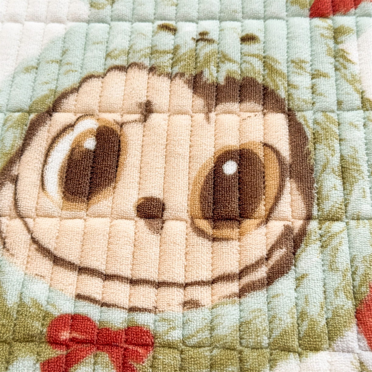 91家纺网 家纺一手货源 找家纺 恒爱家纺 2025新款牛奶绒夹棉花边床盖系列三件套 拉布布