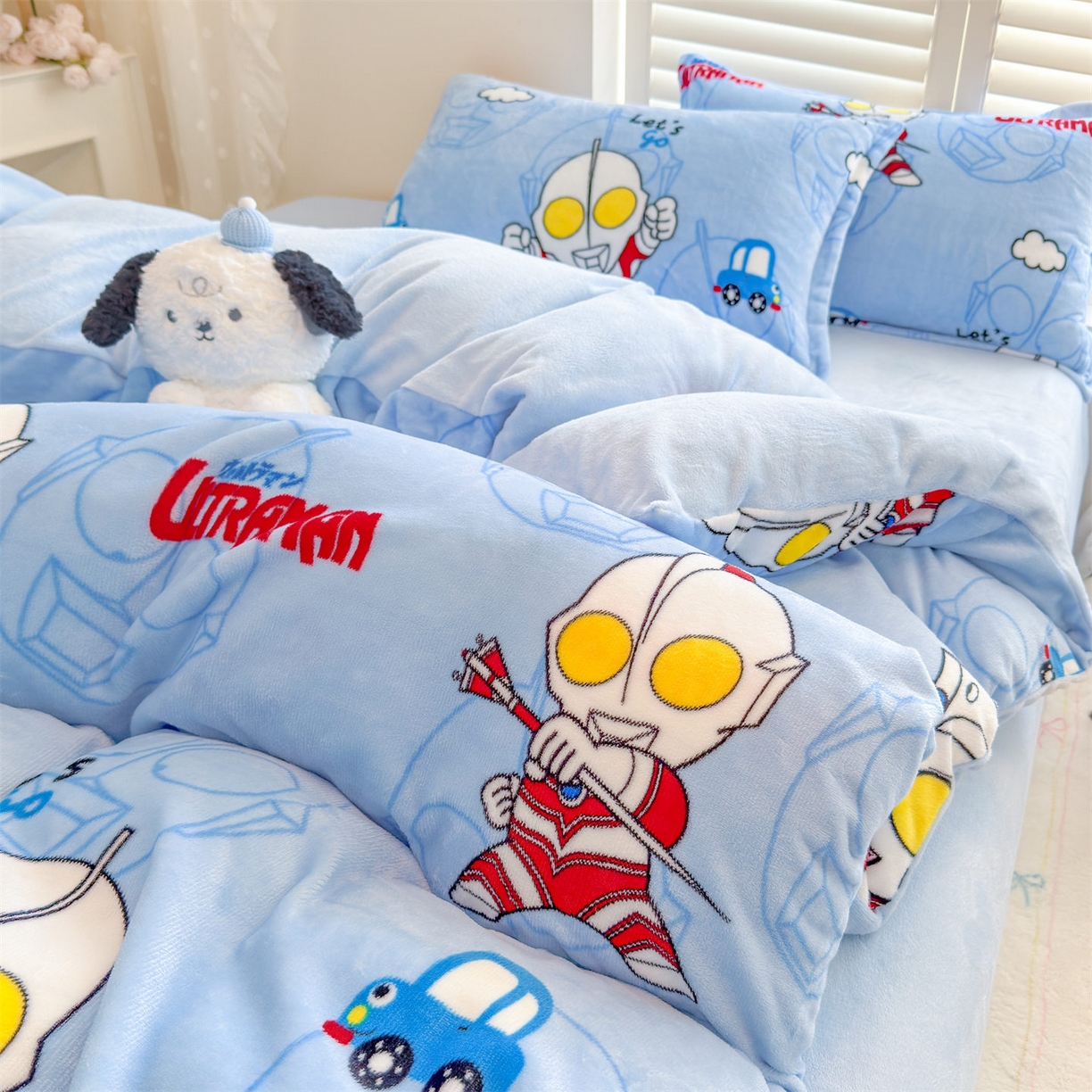 91家纺网 家纺一手货源 找家纺 名兮家居 2025新款经典奥特曼-三丽鸥高克重牛奶绒四件套 云朵奥特曼