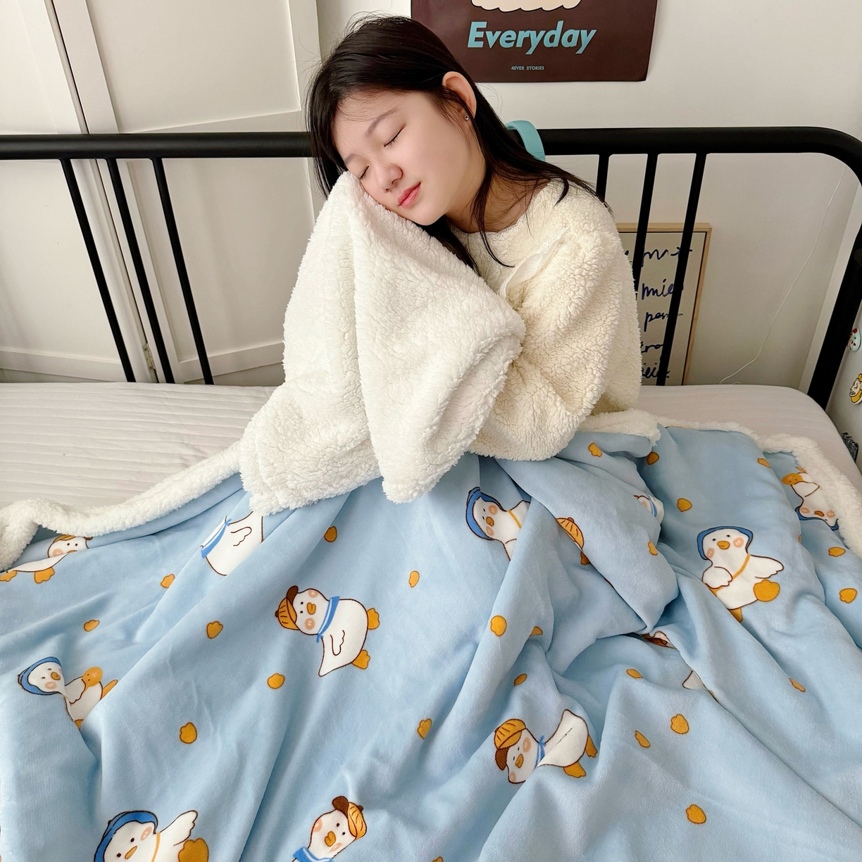 91家纺网 家纺一手货源 找家纺 航途席业 2025新款200g牛奶绒羊羔绒毛毯 蓝鸭子