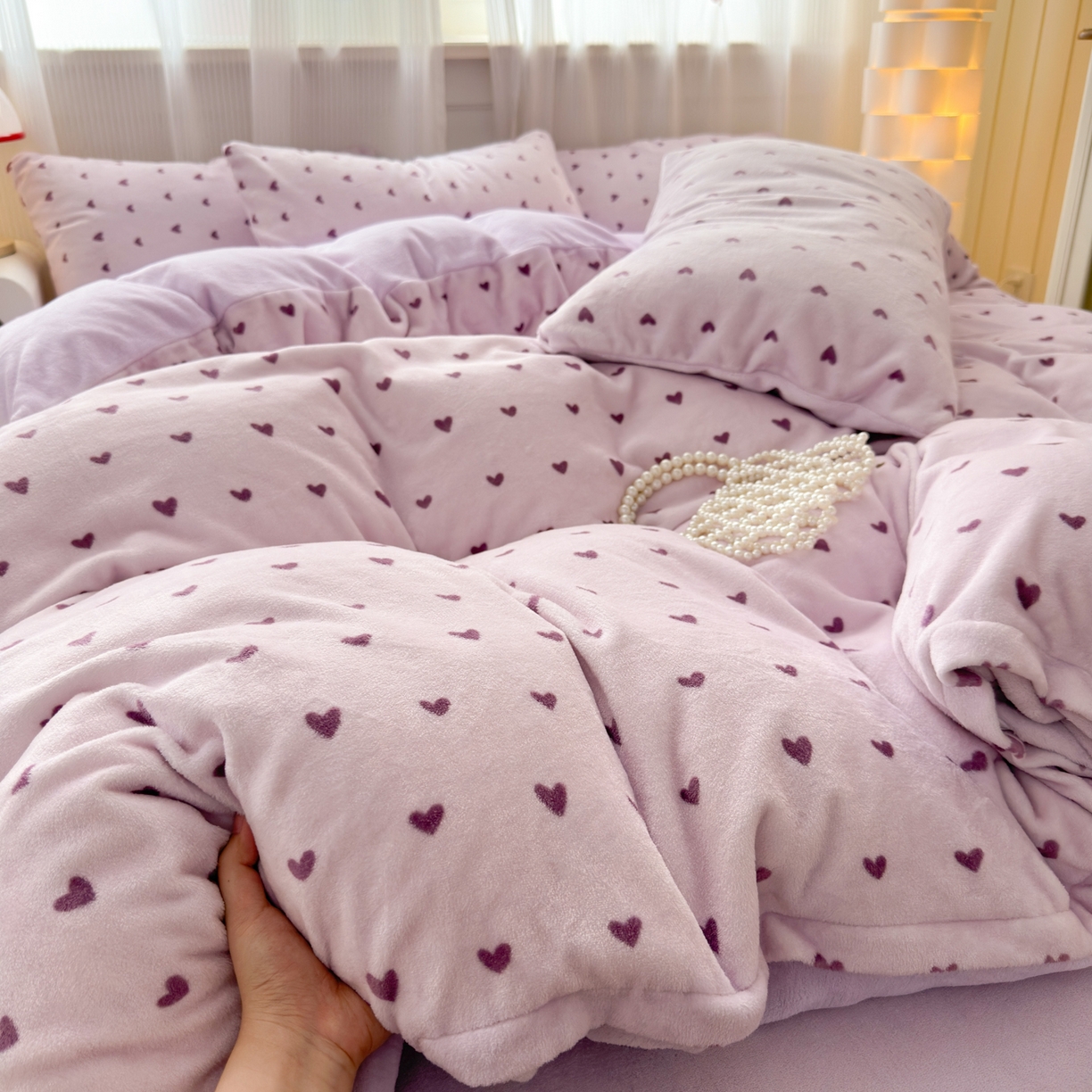 91家纺网 家纺一手货源 找家纺 德比尔斯 2025新款暗合印花牛奶绒四件套 爱心-紫