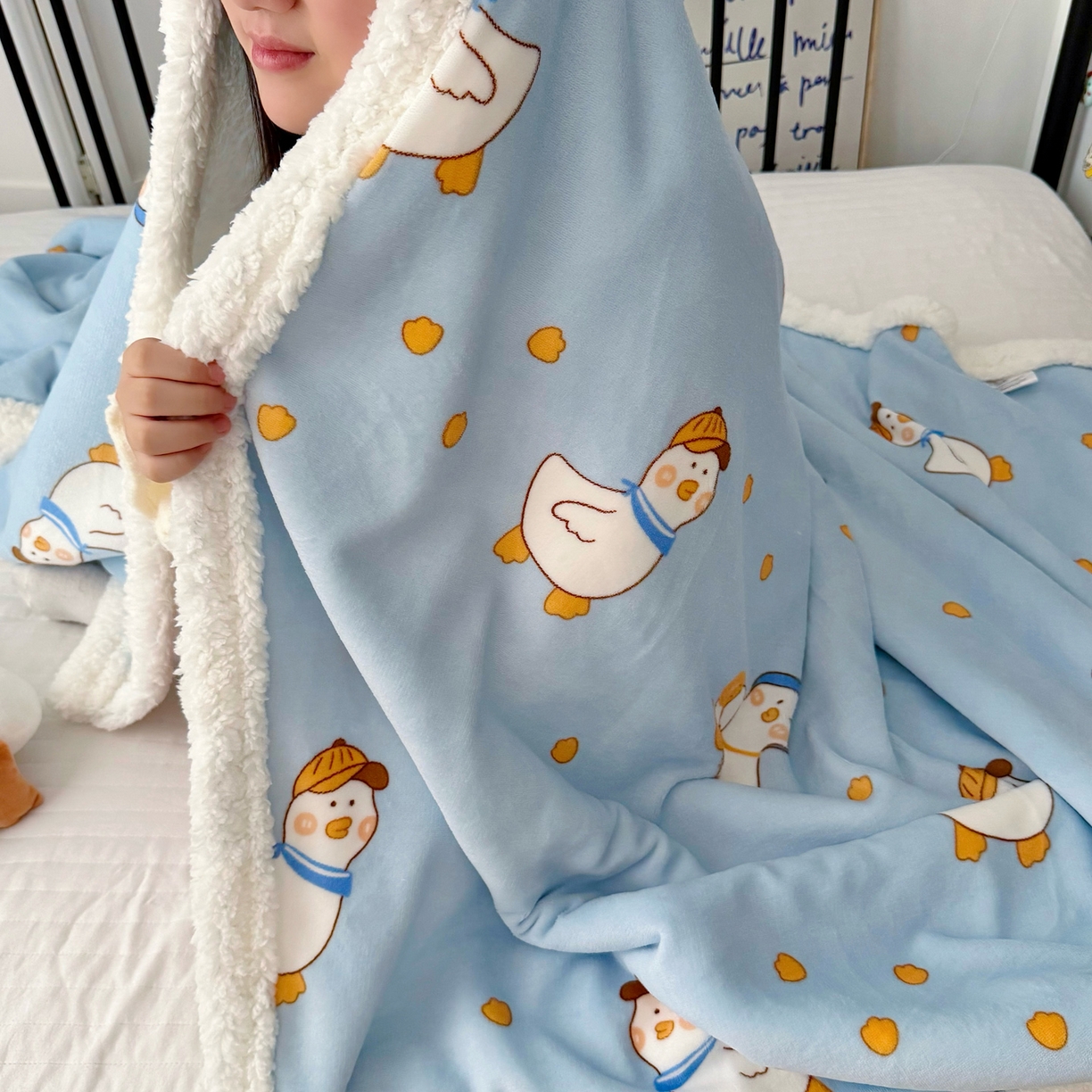 91家纺网 家纺一手货源 找家纺 航途席业 2025新款200g牛奶绒羊羔绒毛毯 蓝鸭子