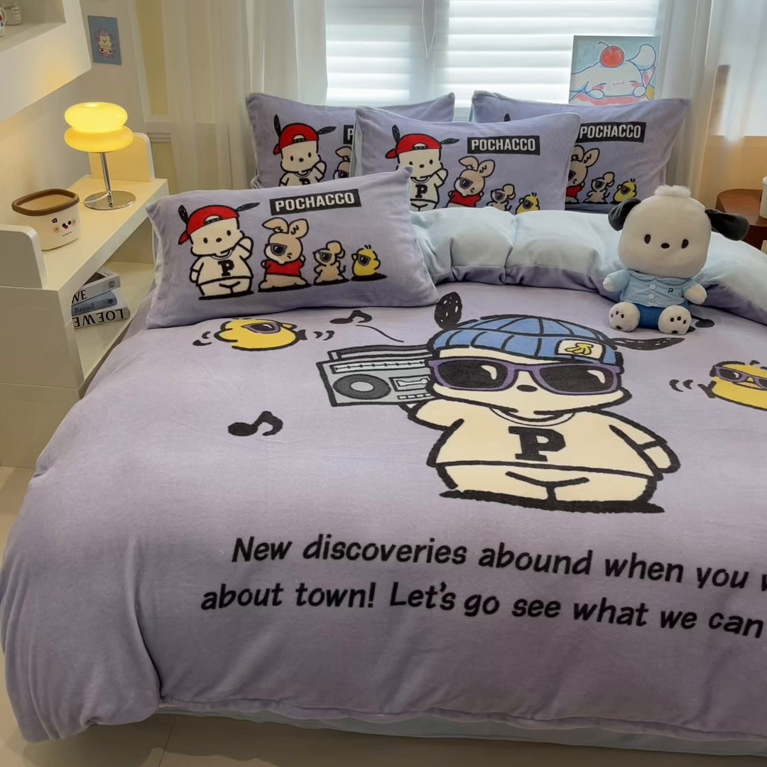 91家纺网 家纺一手货源 找家纺 金爱家 2025新品正版三丽鸥授权大版卡通平网数码印花加厚高克重牛奶绒系列四件套 绒大版-眼睛酷酷狗