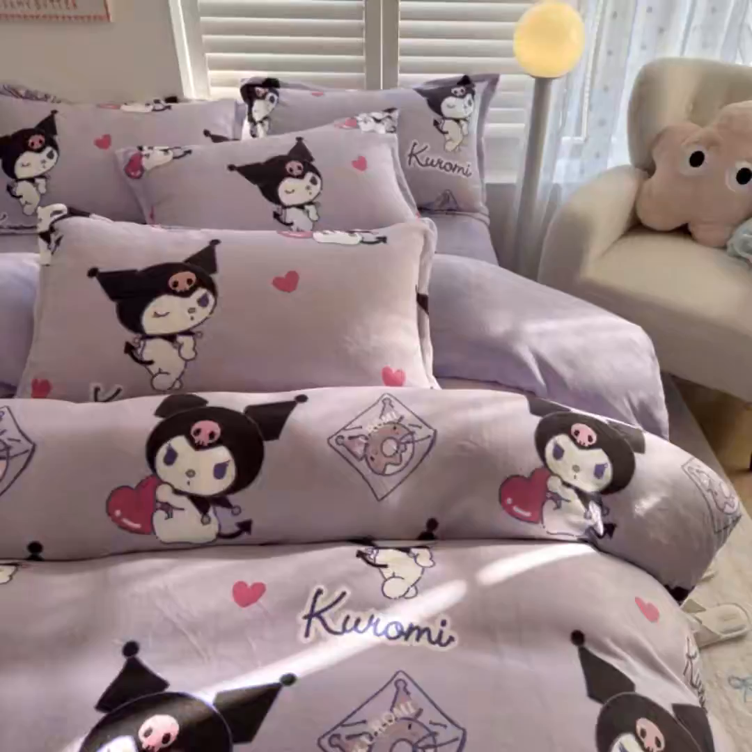 91家纺网 家纺一手货源 找家纺 名兮家居 2025新款经典奥特曼-三丽鸥高克重牛奶绒四件套 紫色库洛米