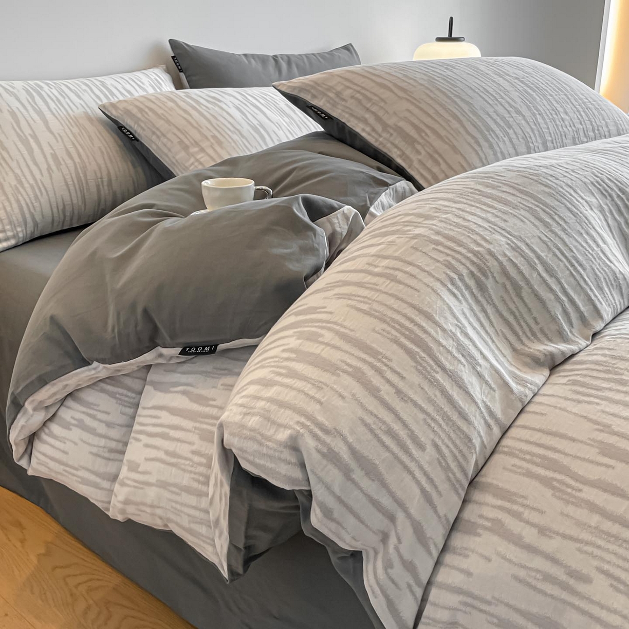 91家纺网 家纺一手货源 找家纺 涵宸家纺 2025新款全棉磨毛色织提花四件套 碧舟-灰