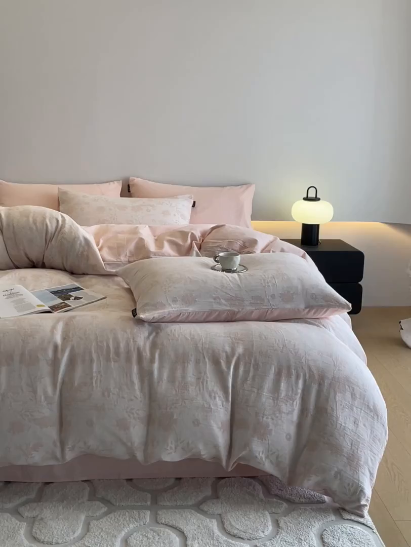 91家纺网 家纺一手货源 找家纺 涵宸家纺 2025新款全棉磨毛色织提花四件套 墨菡-粉