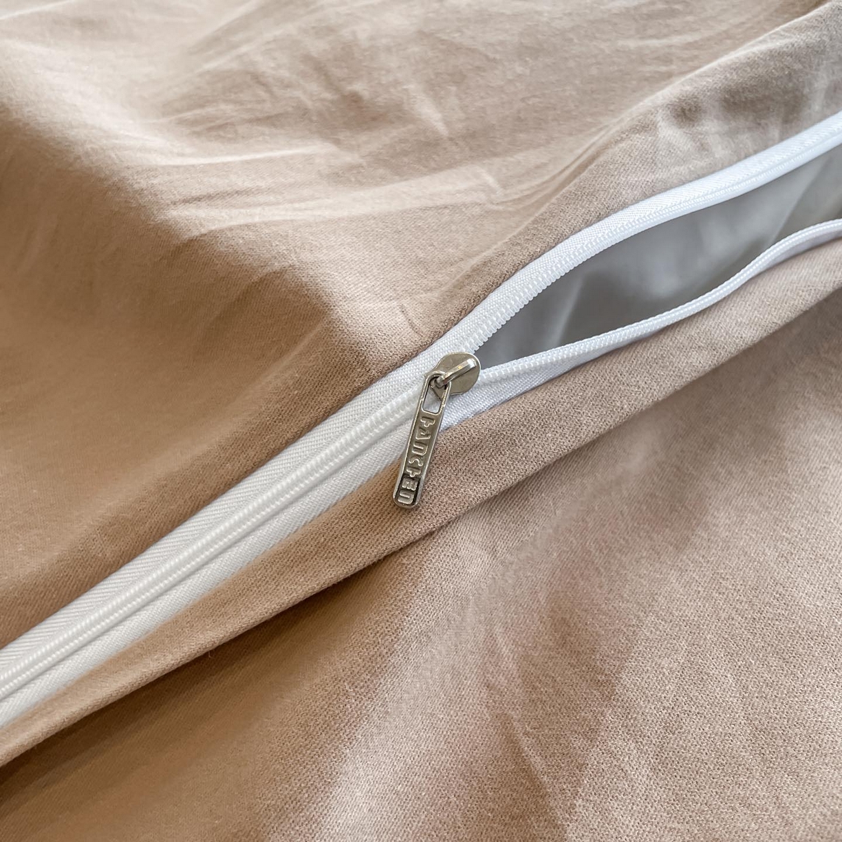 91家纺网 家纺一手货源 找家纺 涵宸家纺 2025新款全棉磨毛色织提花四件套 擎苍叶