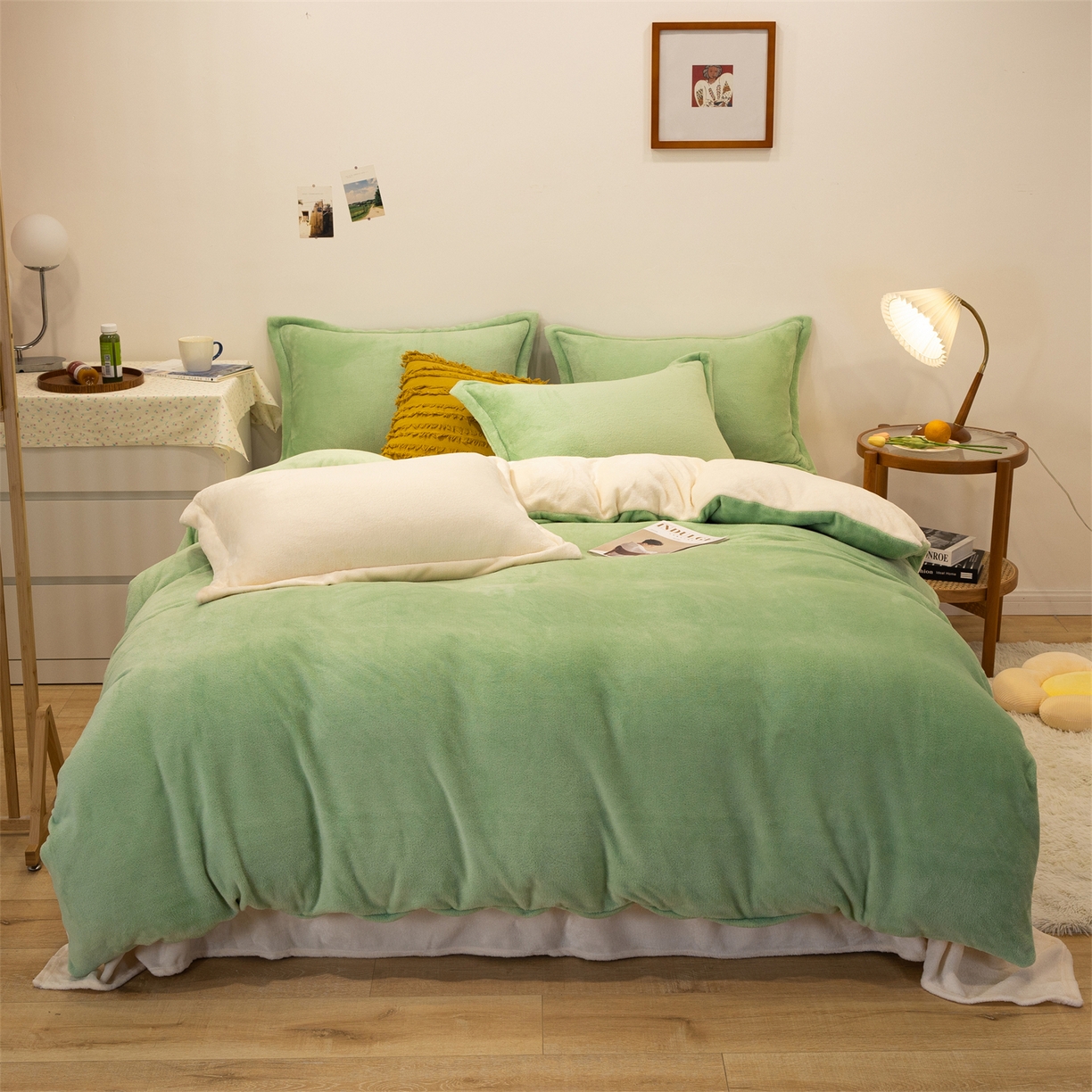 91家纺网 家纺一手货源 找家纺 兰紫橙家纺 2025新款双面绒纯色双拼牛奶绒四件套 浅绿+米白