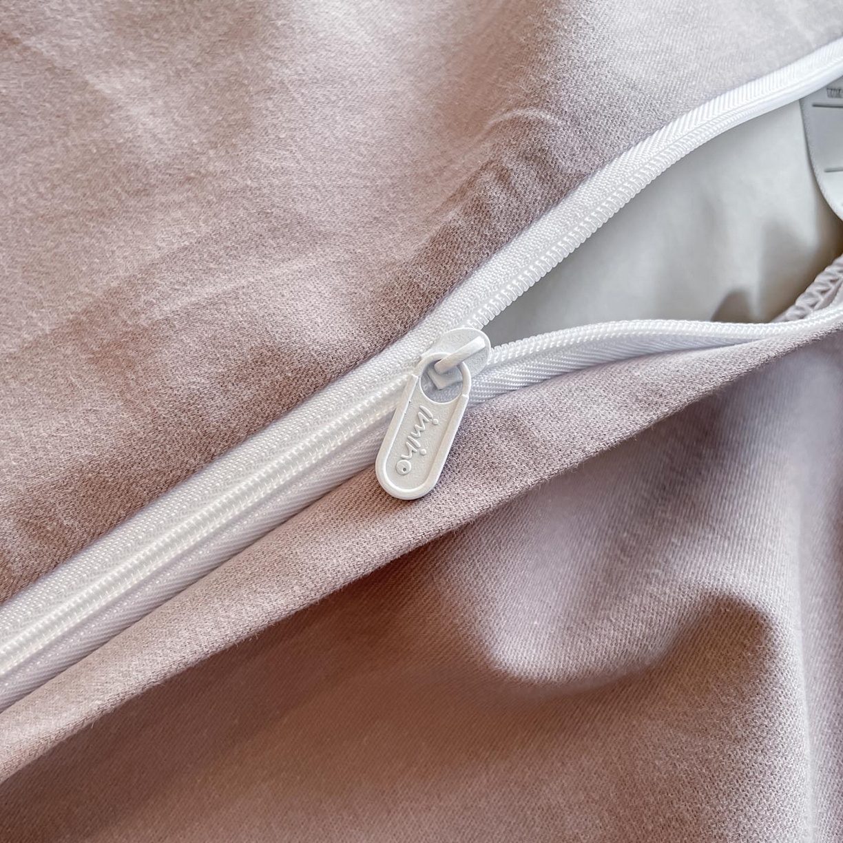 91家纺网 家纺一手货源 找家纺 涵宸家纺 2025新款全棉磨毛色织提花四件套 月移棠-红