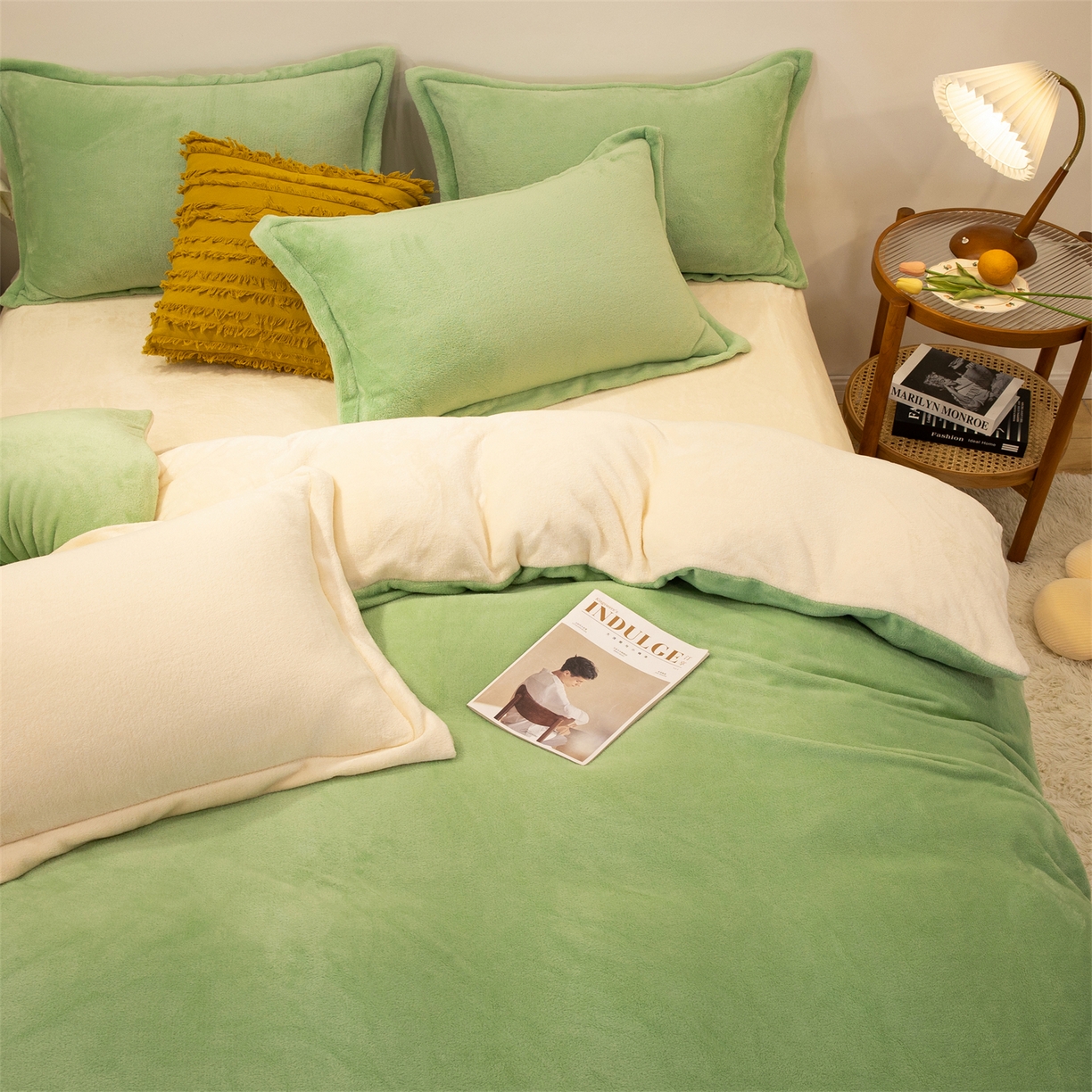 91家纺网 家纺一手货源 找家纺 兰紫橙家纺 2025新款双面绒纯色双拼牛奶绒四件套 浅绿+米白