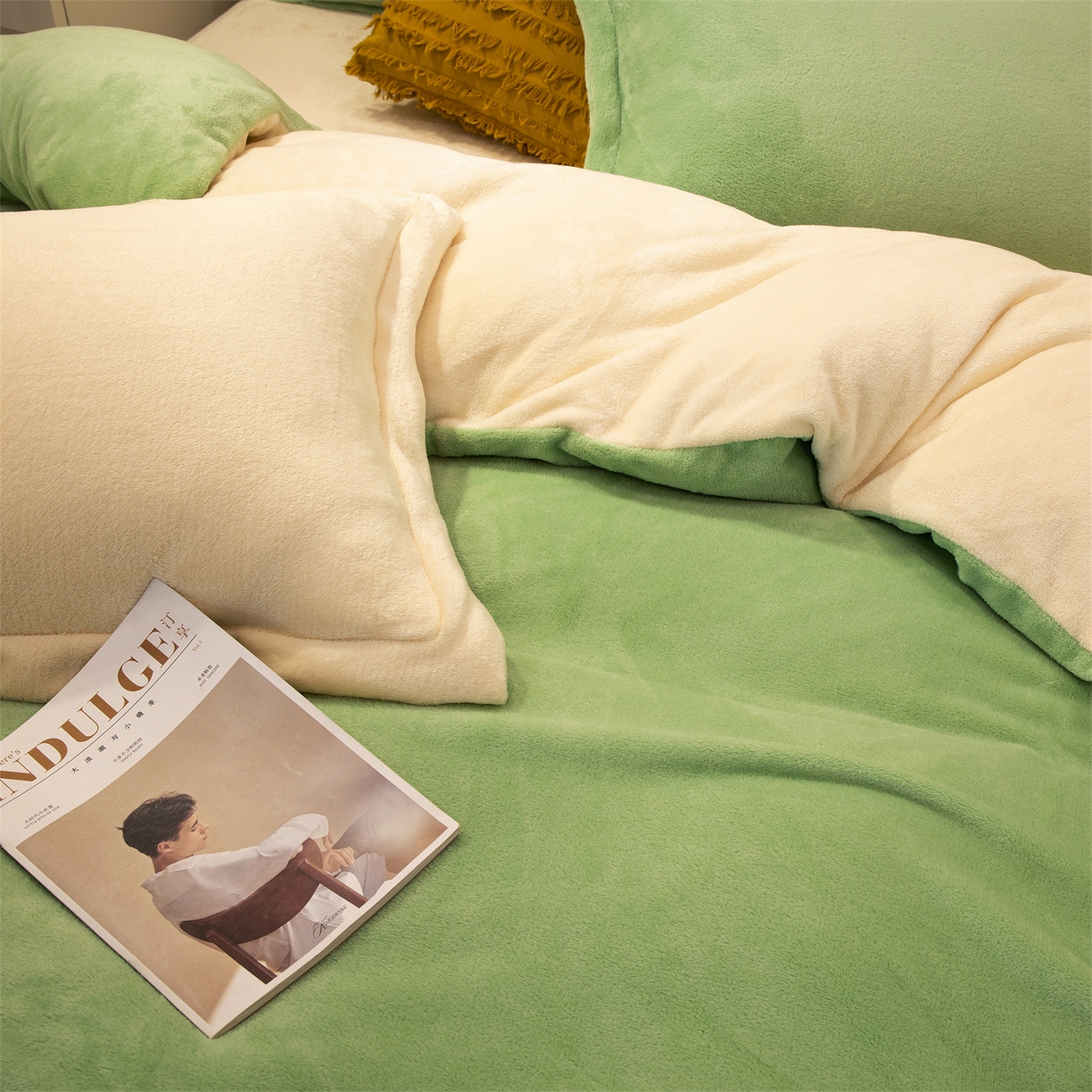 91家纺网 家纺一手货源 找家纺 兰紫橙家纺 2025新款双面绒纯色双拼牛奶绒四件套 浅绿+米白