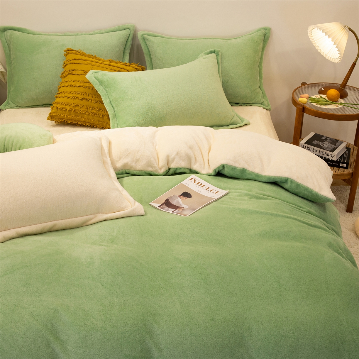 91家纺网 家纺一手货源 找家纺 兰紫橙家纺 2025新款双面绒纯色双拼牛奶绒四件套 浅绿+米白