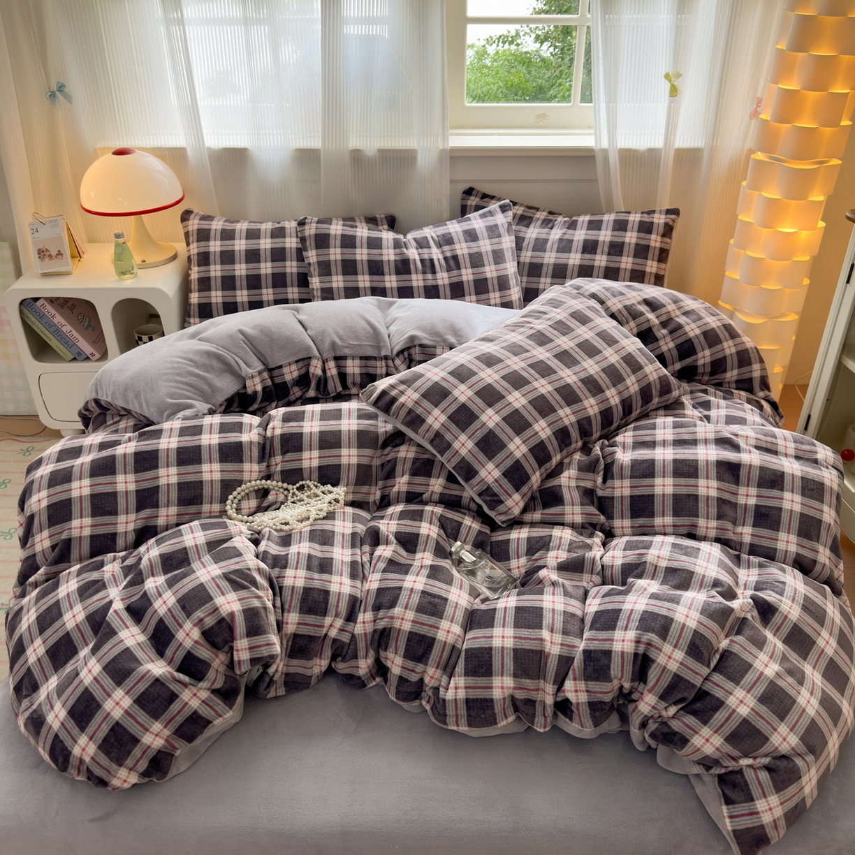 91家纺网 家纺一手货源 找家纺 德比尔斯 2025新款暗合印花牛奶绒四件套 布朗尼