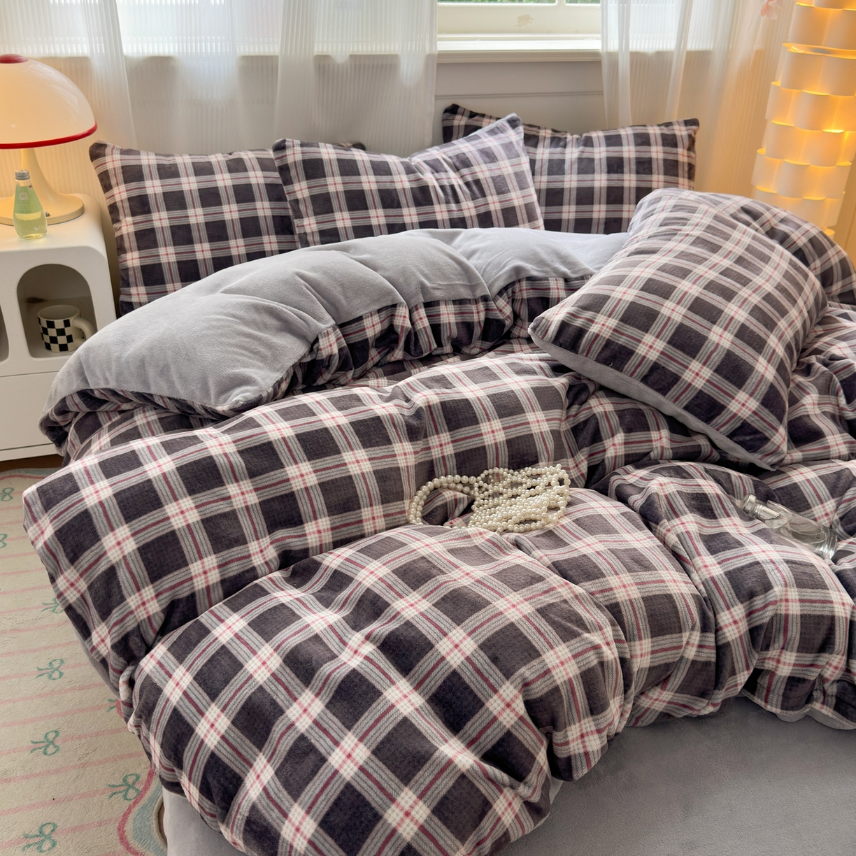 91家纺网 家纺一手货源 找家纺 德比尔斯 2025新款暗合印花牛奶绒四件套 布朗尼