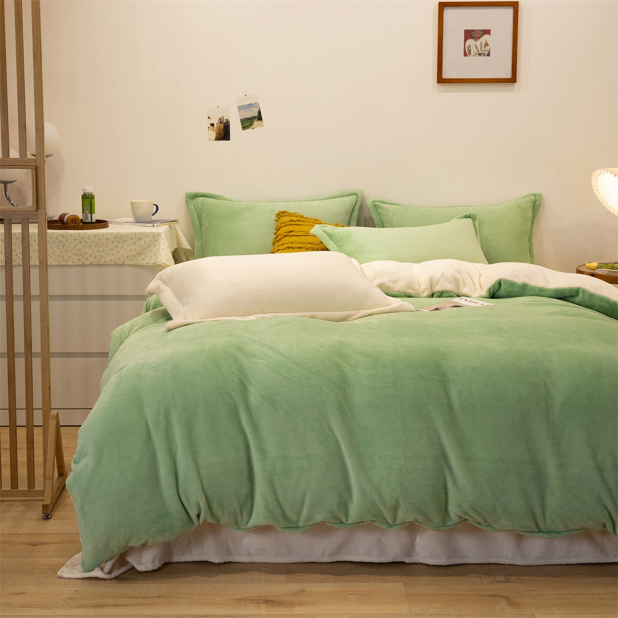 91家纺网 家纺一手货源 找家纺 兰紫橙家纺 2025新款双面绒纯色双拼牛奶绒四件套 浅绿+米白